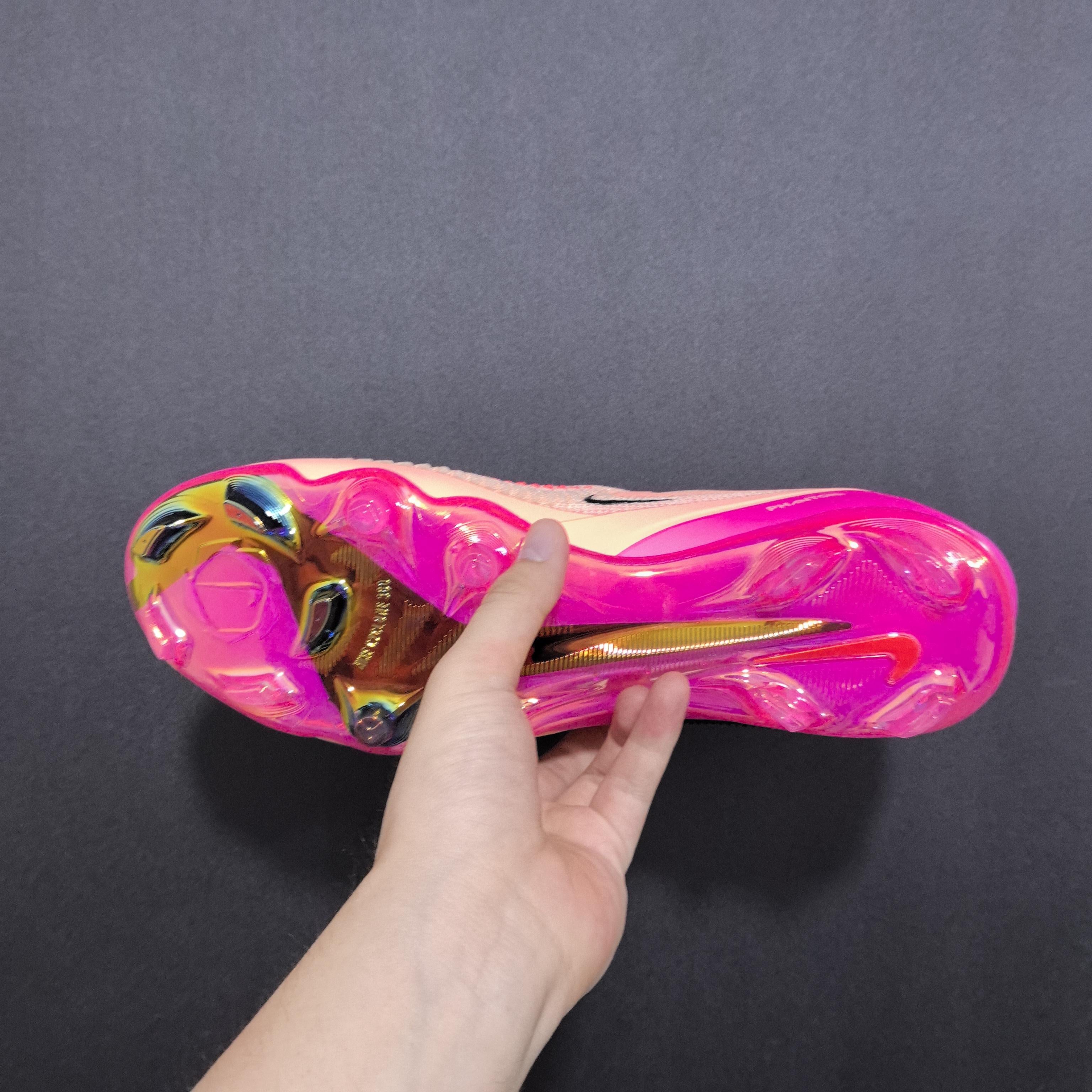 Chuteira Campo Nike Phantom GX 6 FG Elite + Brindes