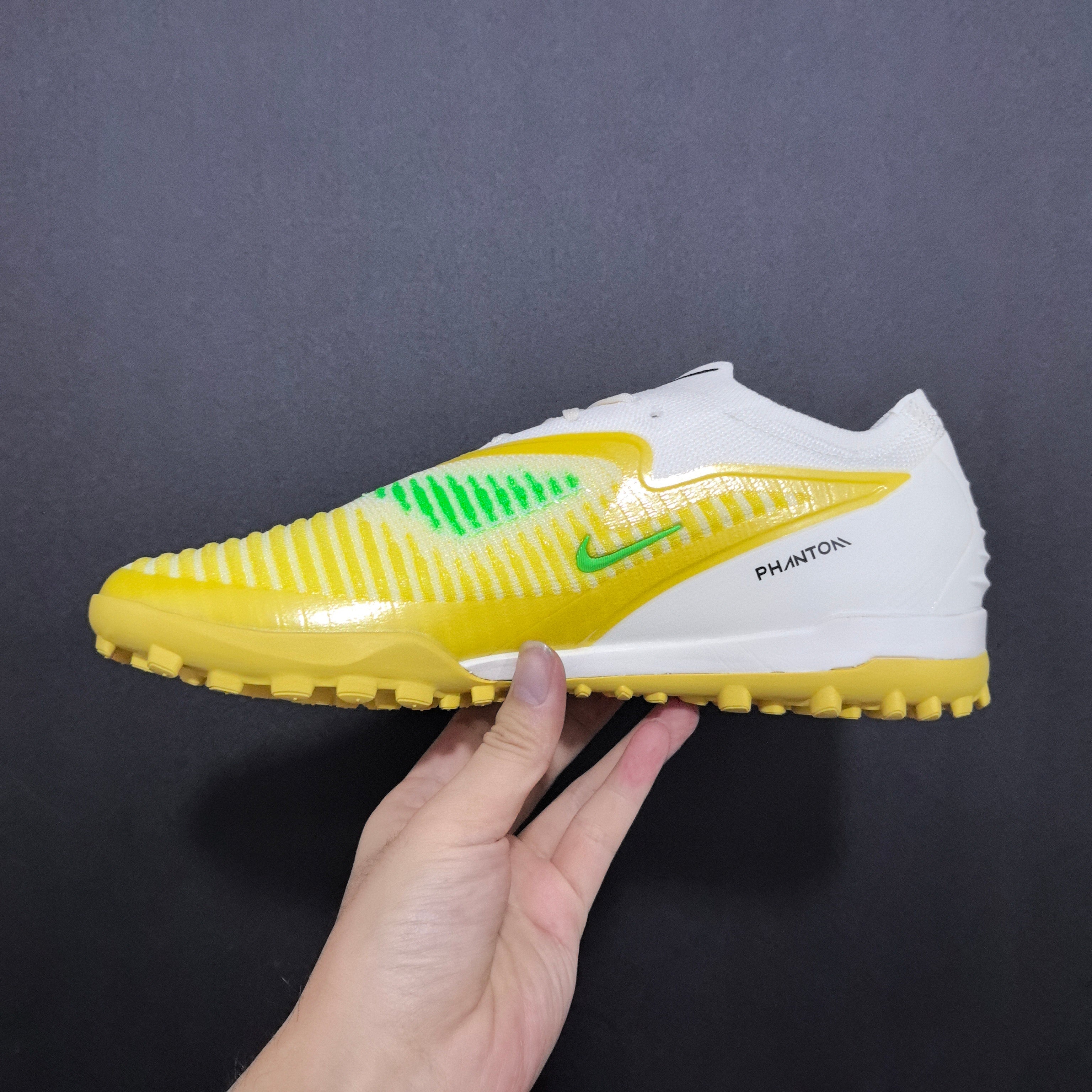 Chuteira Society Nike Phantom GX 6 TF Elite + Brindes