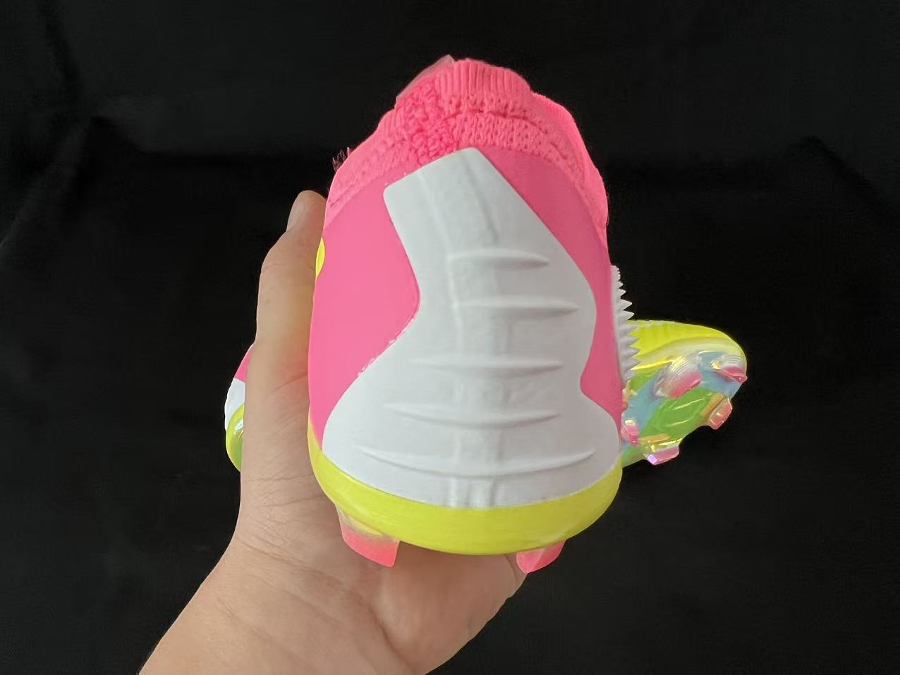 Chuteira Campo Nike Phantom GX 6 FG Elite + Brindes