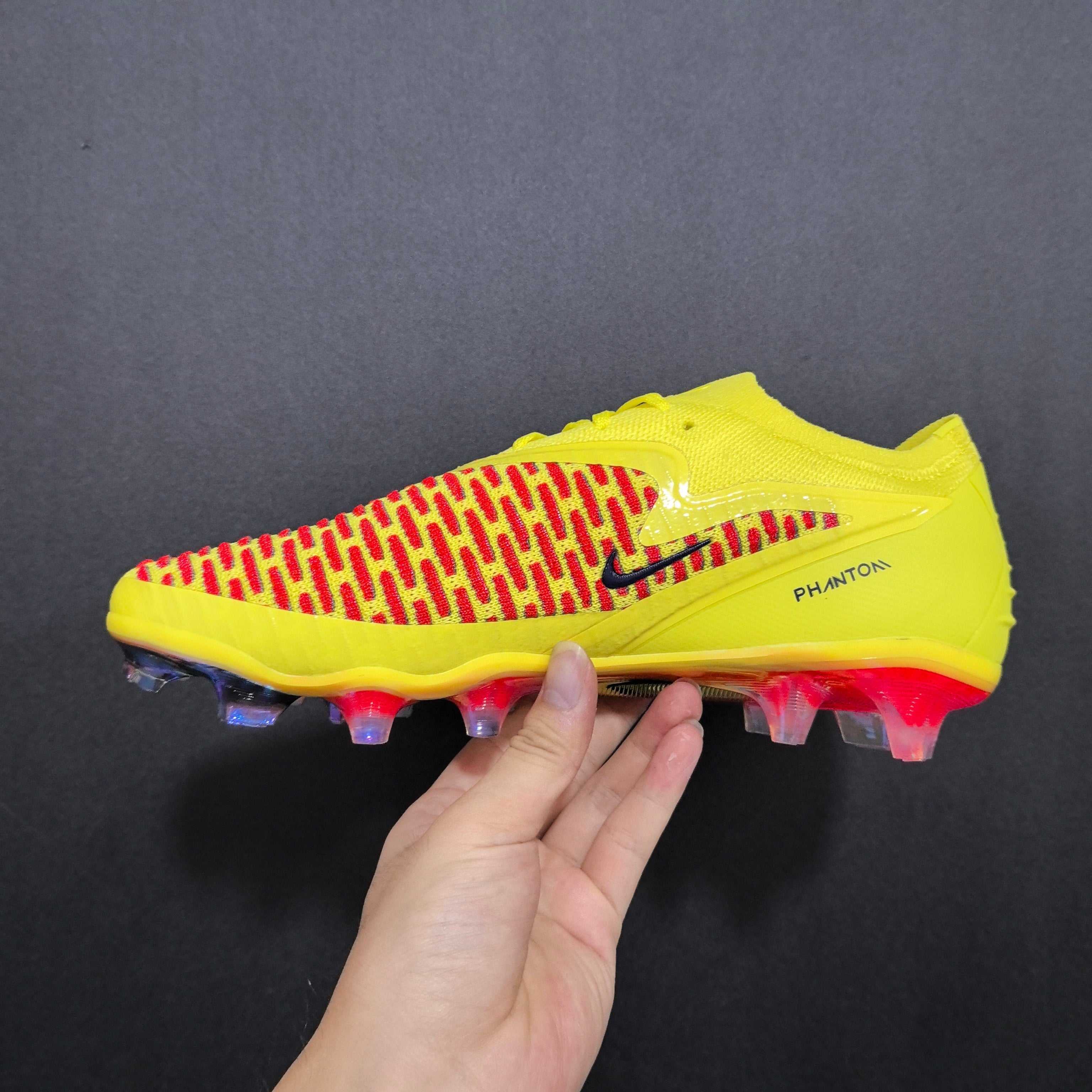 Chuteira Campo Nike Phantom GX 6 FG Elite + Brindes