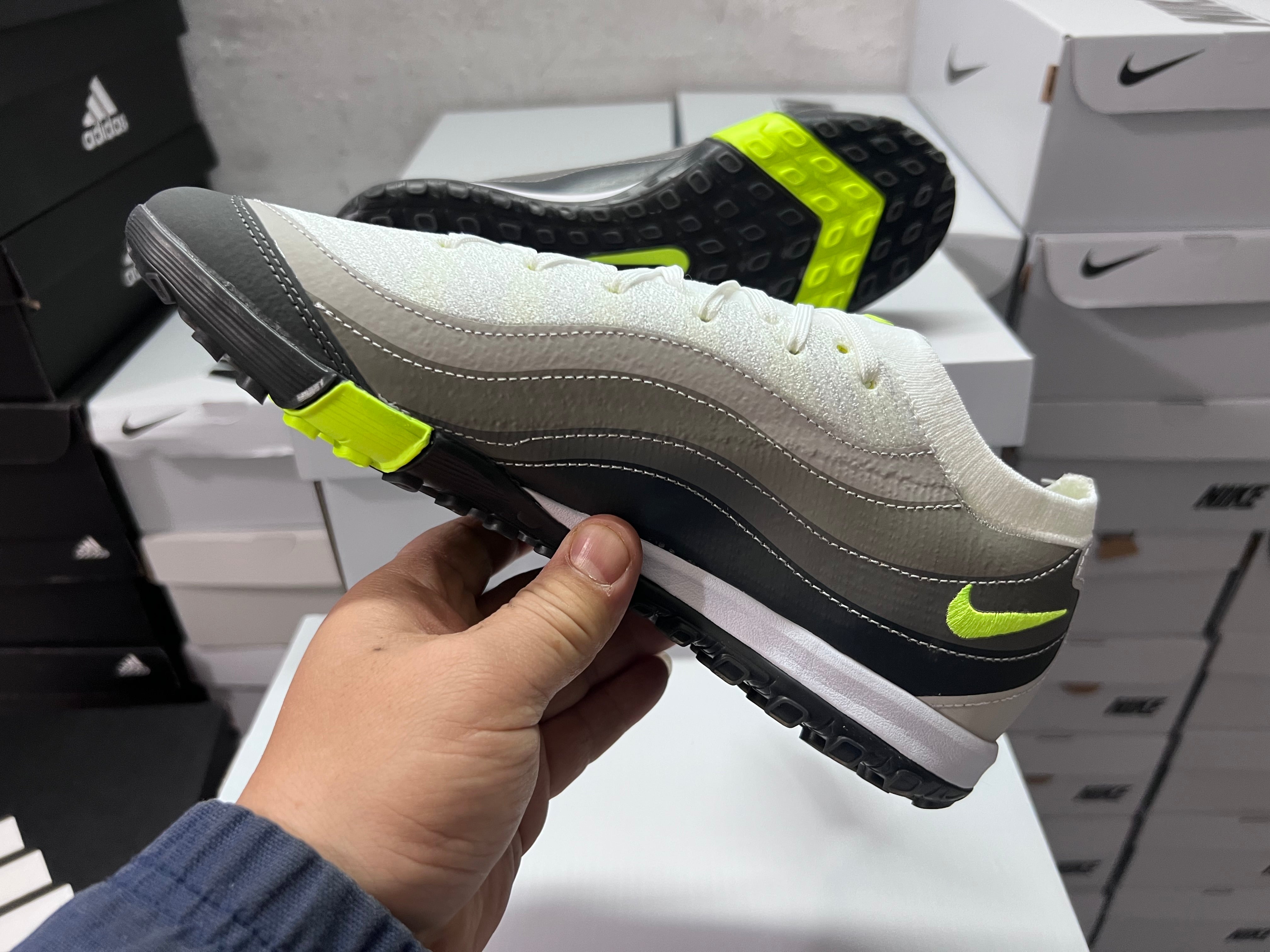 Chuteira Society Nike Mercurial Vapor Air Max 95 TF Elite + Brindes