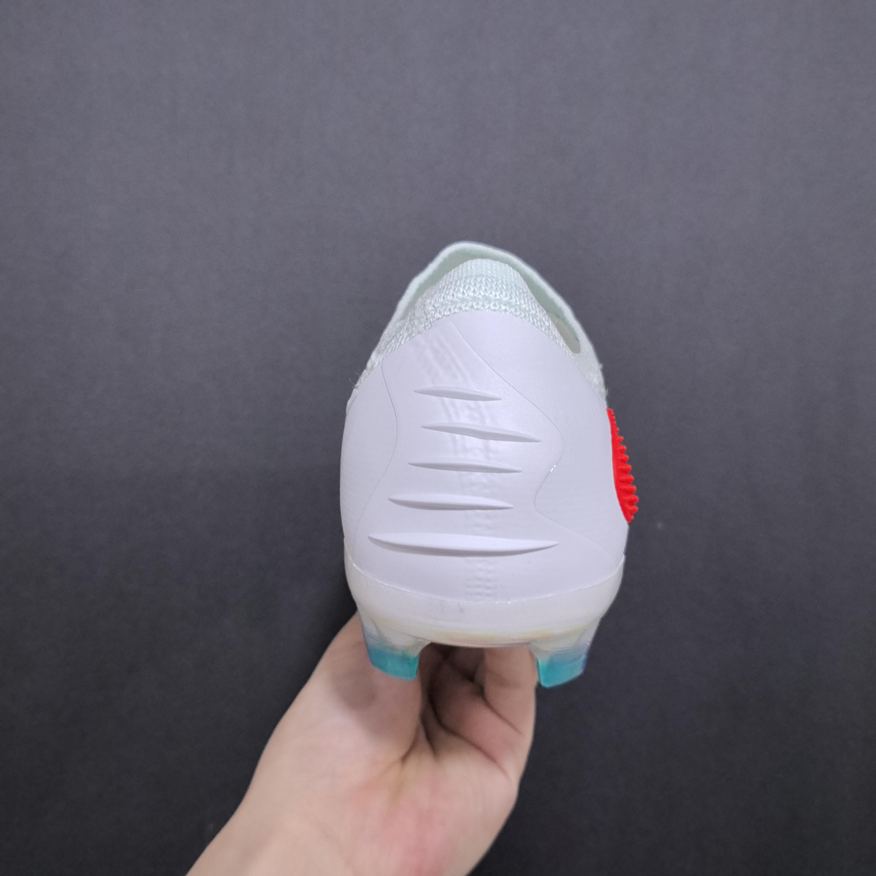 Chuteira Campo Nike Phantom GX 6 FG Elite + Brindes