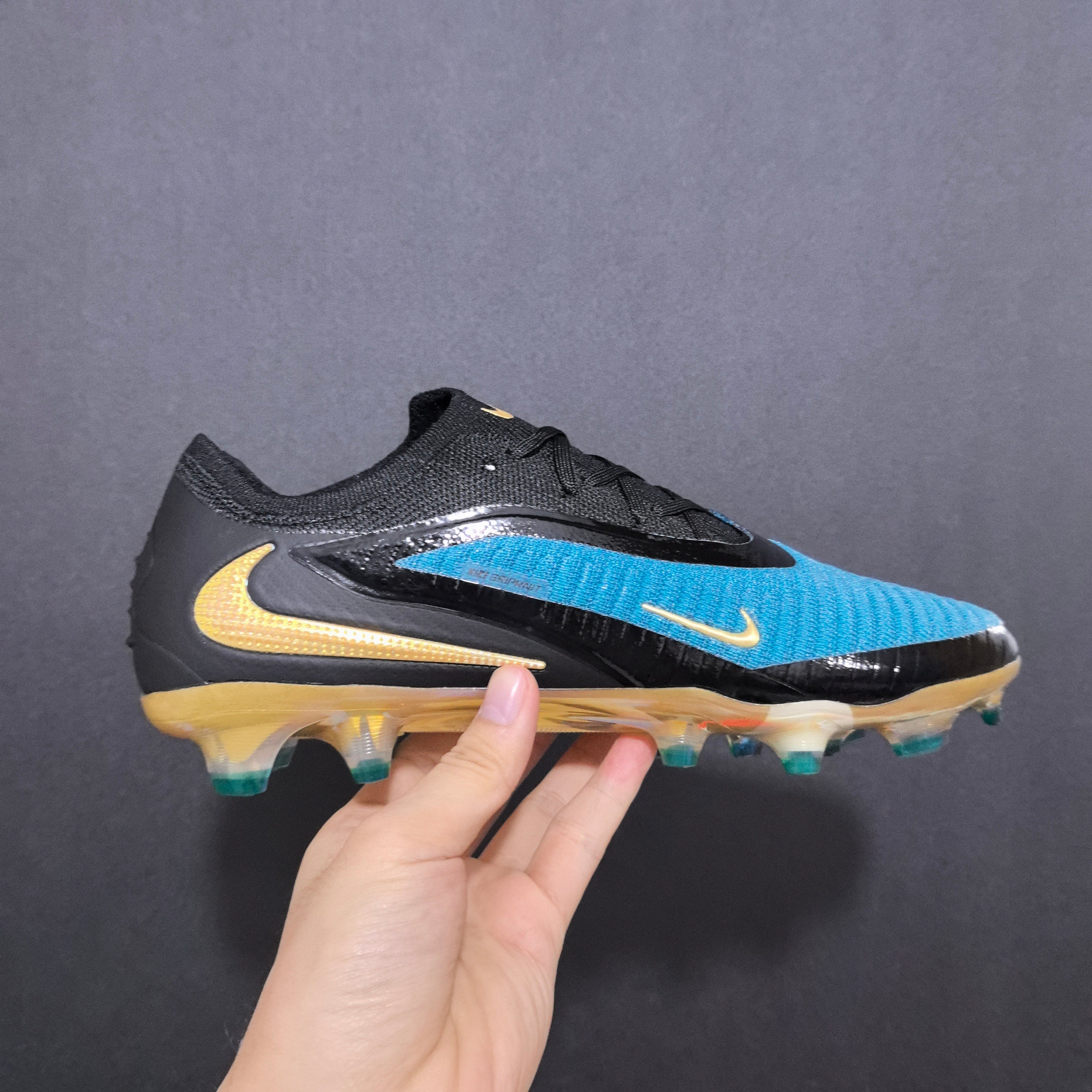 Chuteira Campo Nike Phantom GX 6 FG Elite + Brindes