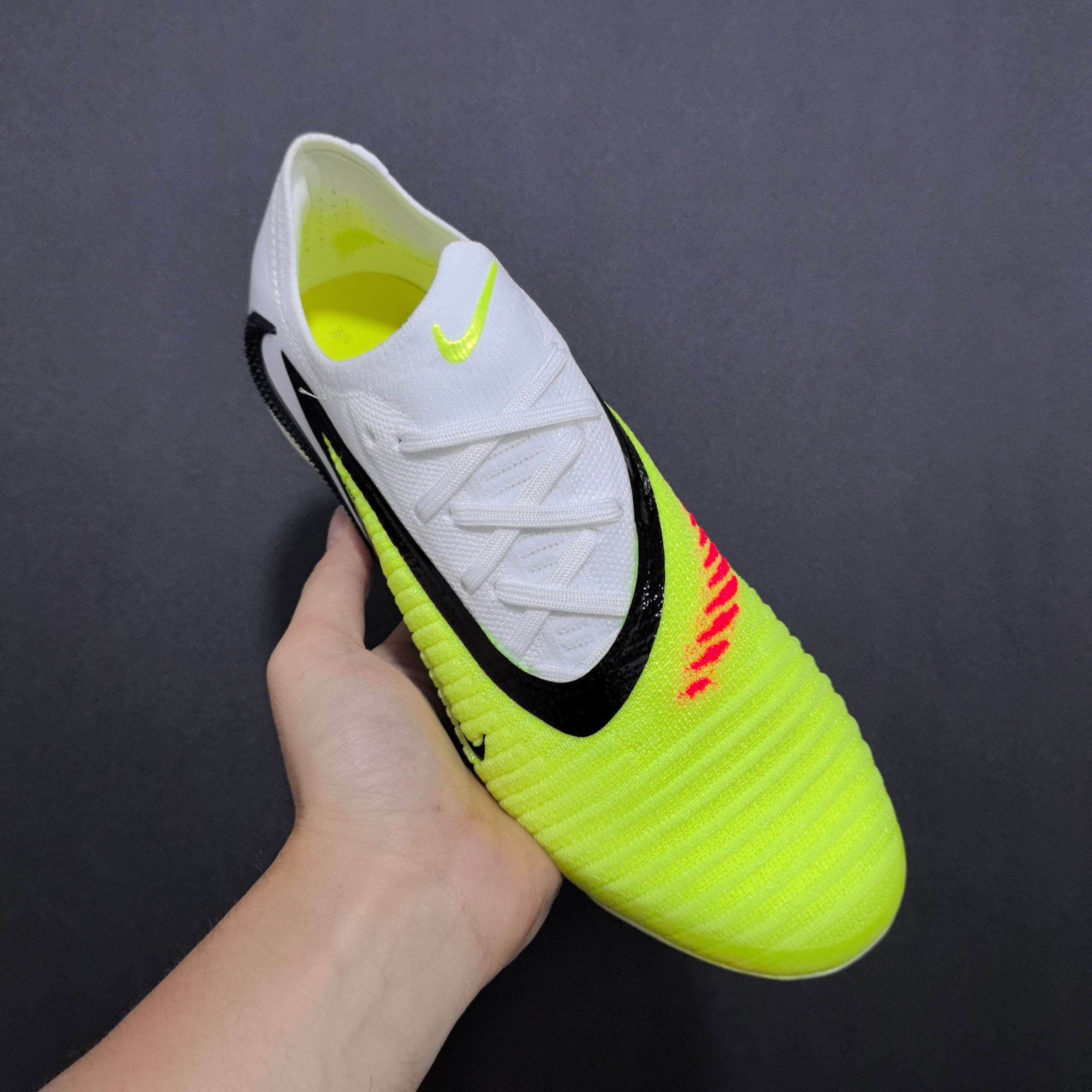 Chuteira Campo Nike Phantom GX 6 FG Elite + Brindes