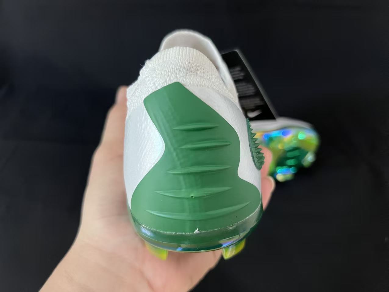 Chuteira Campo Nike Phantom GX 6 FG Elite + Brindes