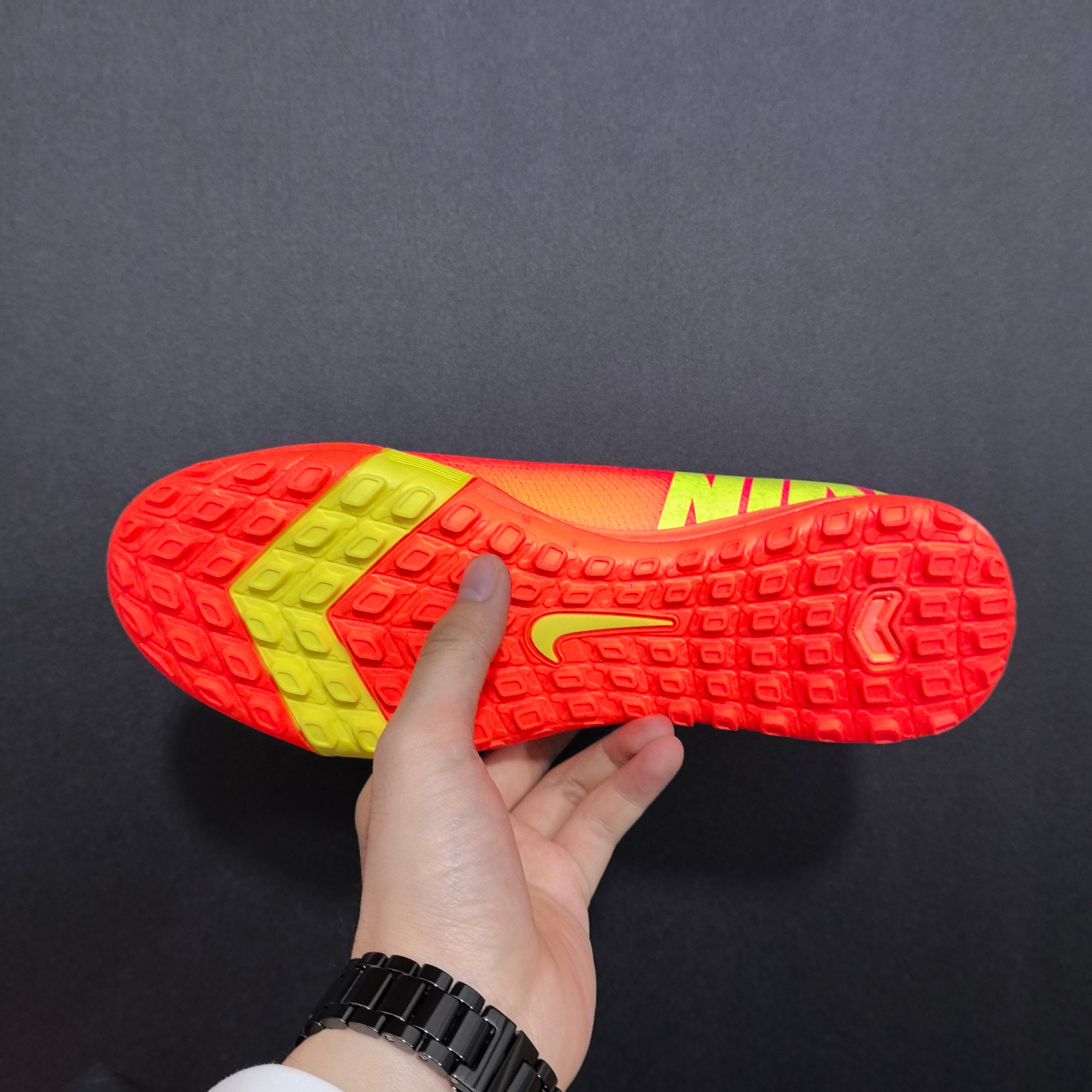 Chuteira Society Nike Air Zoom Mercurial Vapor 16 TF Elite + Brindes