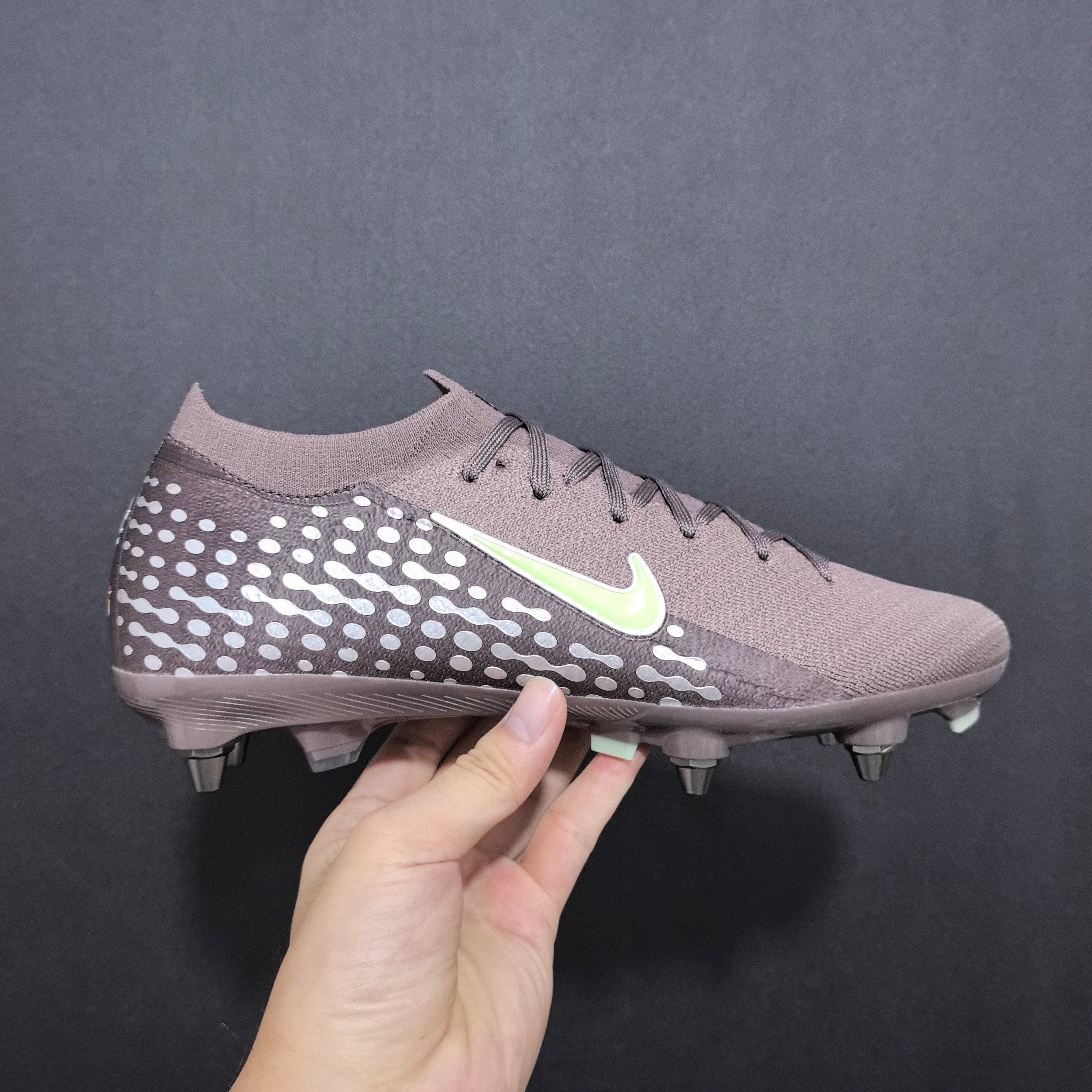 Chuteira Campo Nike Air Zoom Mercurial Vapor 16 SG Elite + Brindes