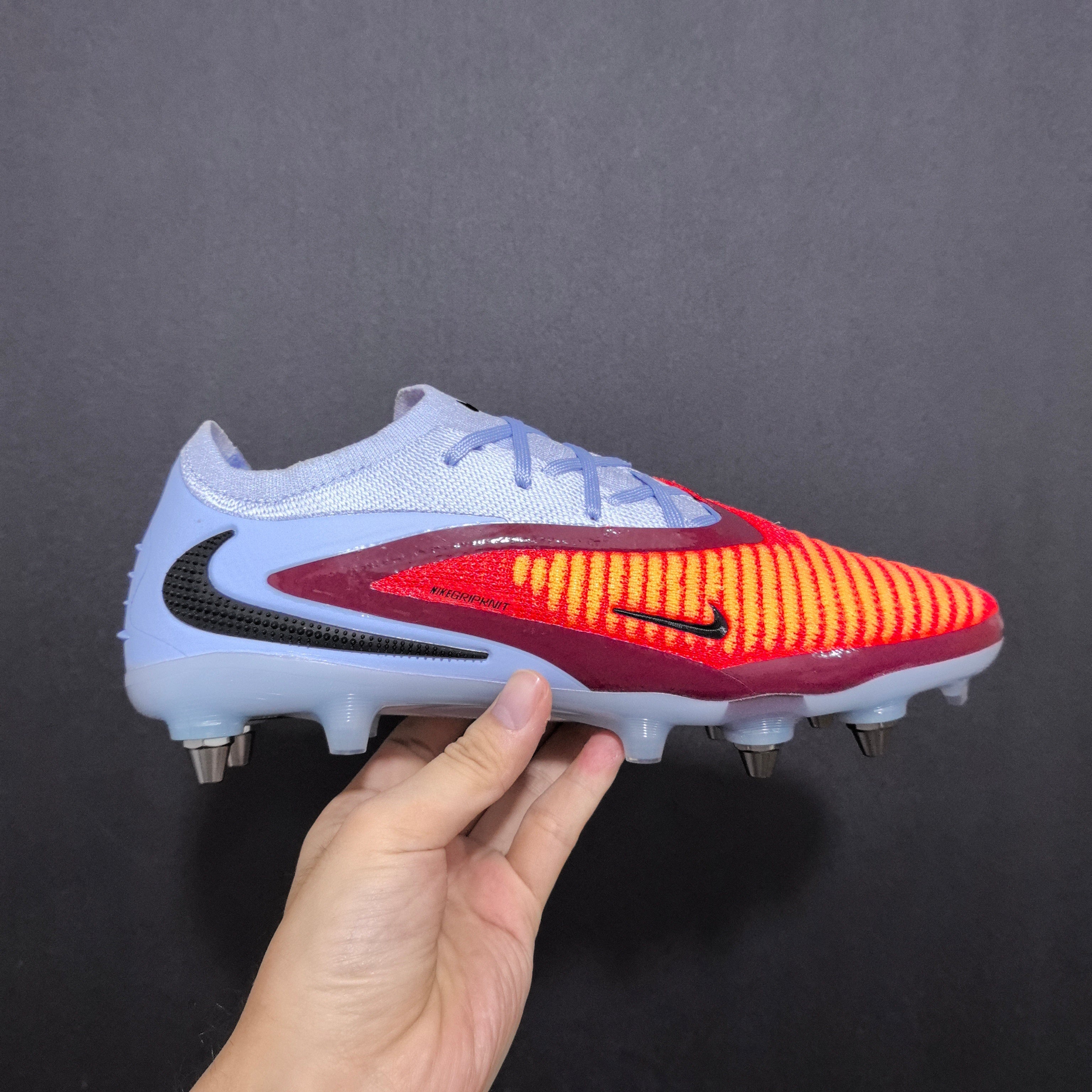 Chuteira Campo Nike Phantom GX 6 SG Elite + Brindes