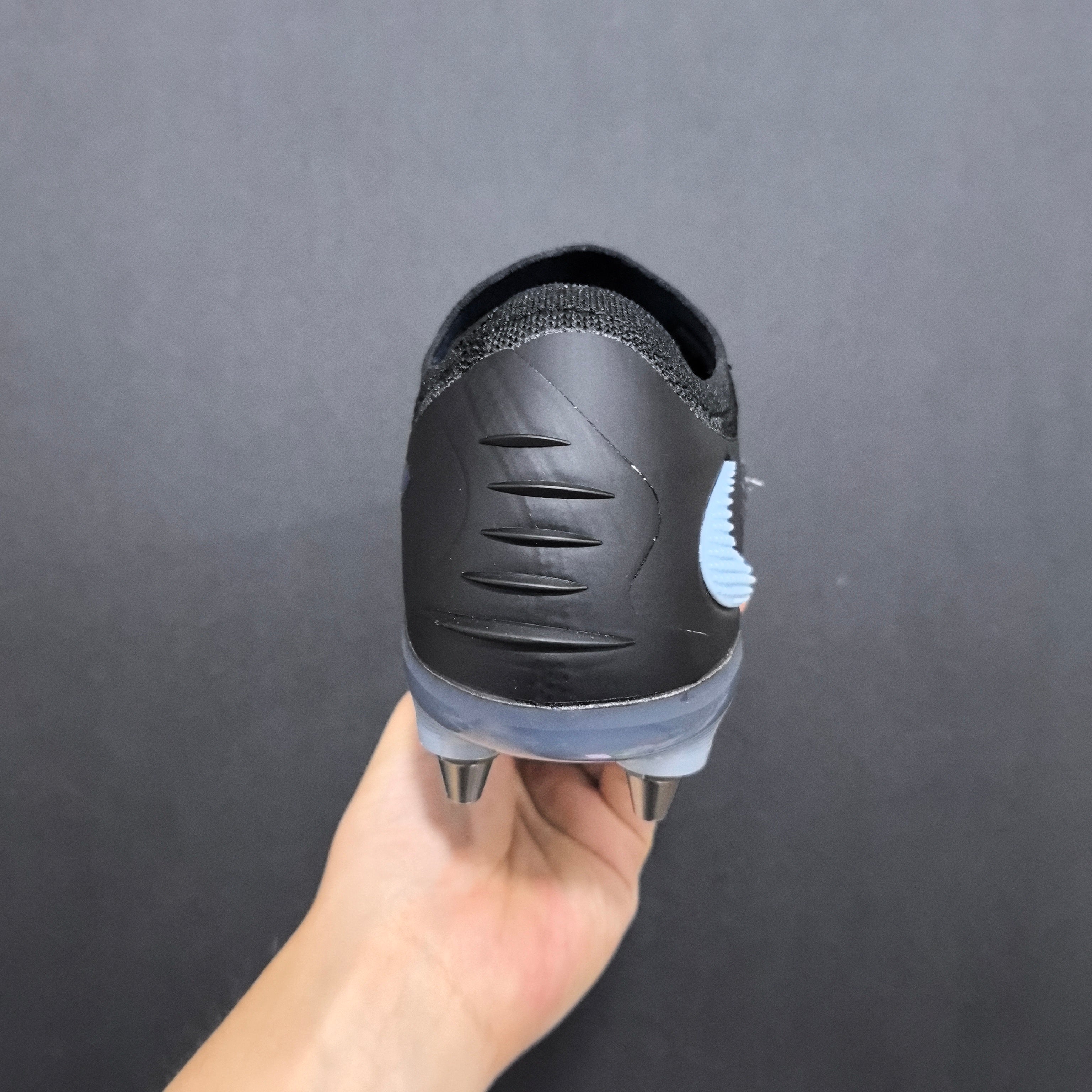 Chuteira Campo Nike Phantom GX 6 SG Elite + Brindes