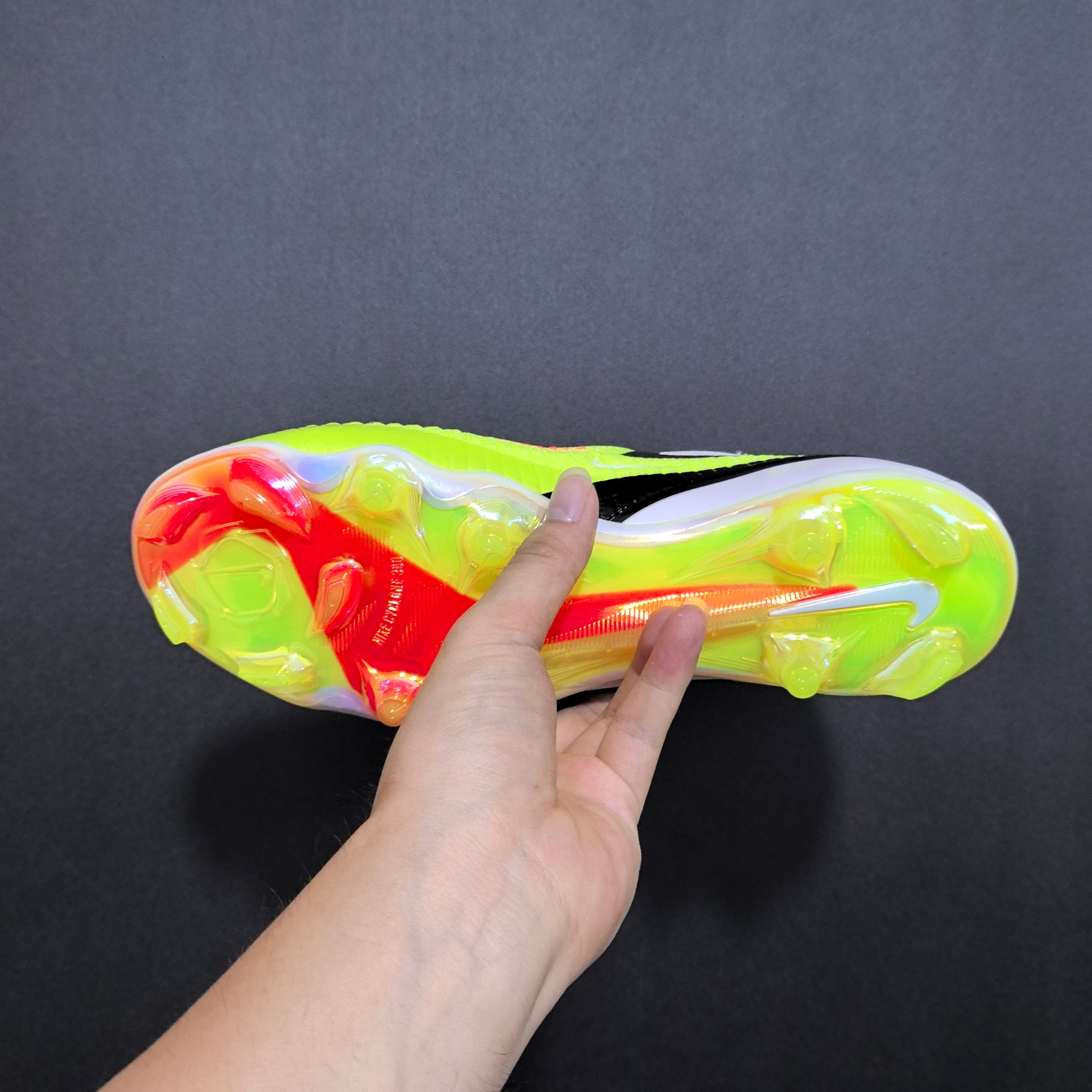 Chuteira Campo Nike Phantom GX 6 FG Elite + Brindes