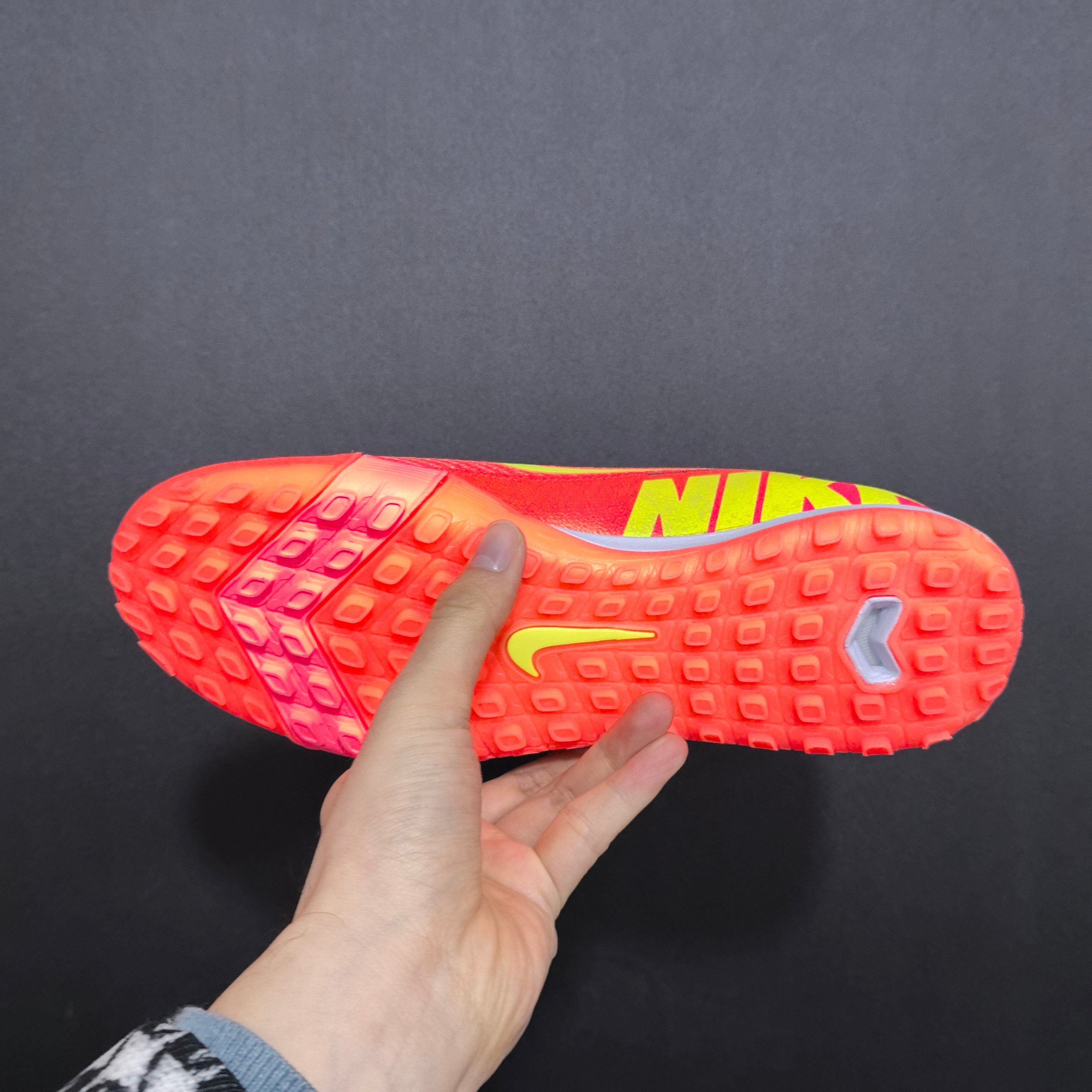 Chuteira Society Nike Air Zoom Mercurial Vapor 16 TF Elite + Brindes