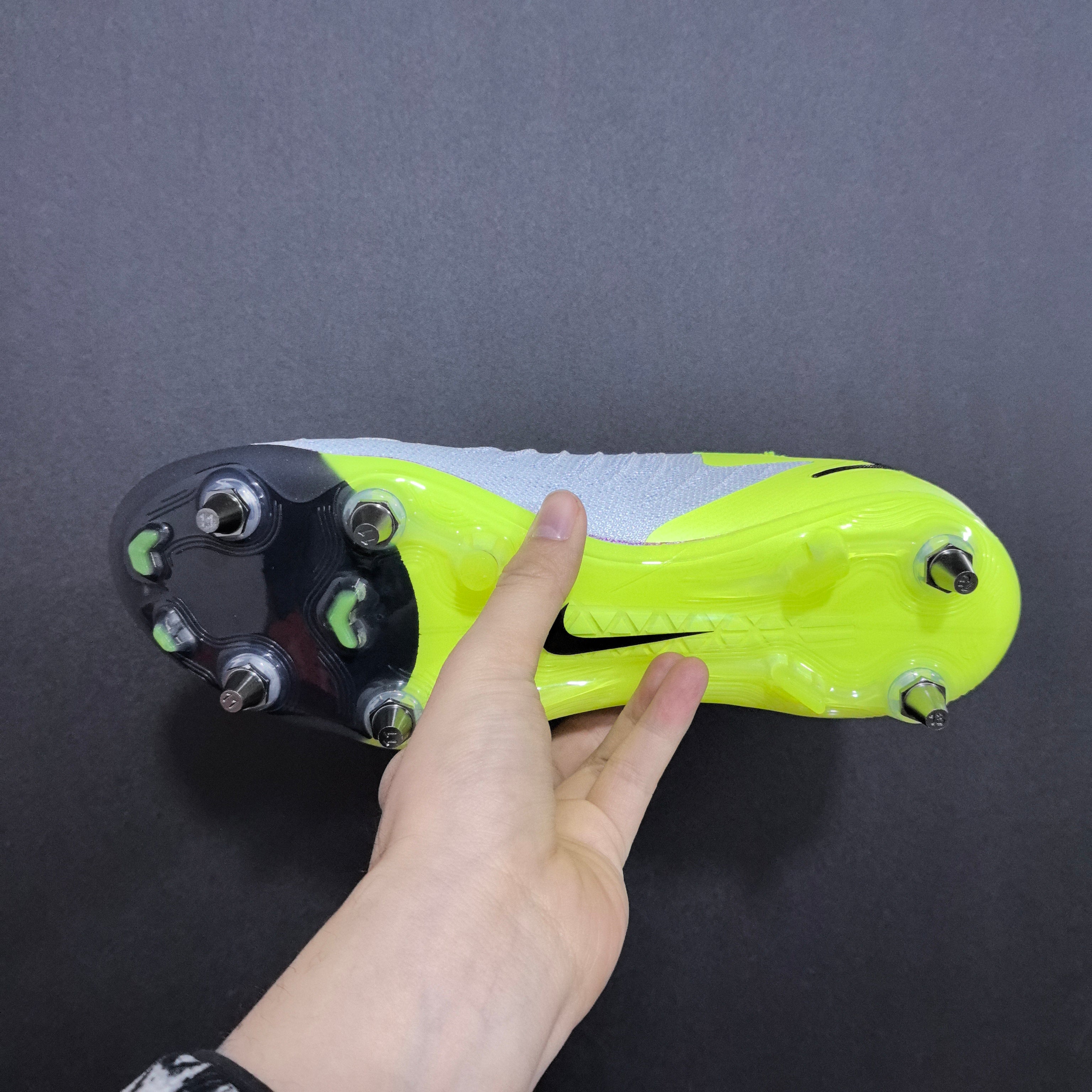 Chuteira Campo Nike Phantom Luna 2 SG Elite + Brindes