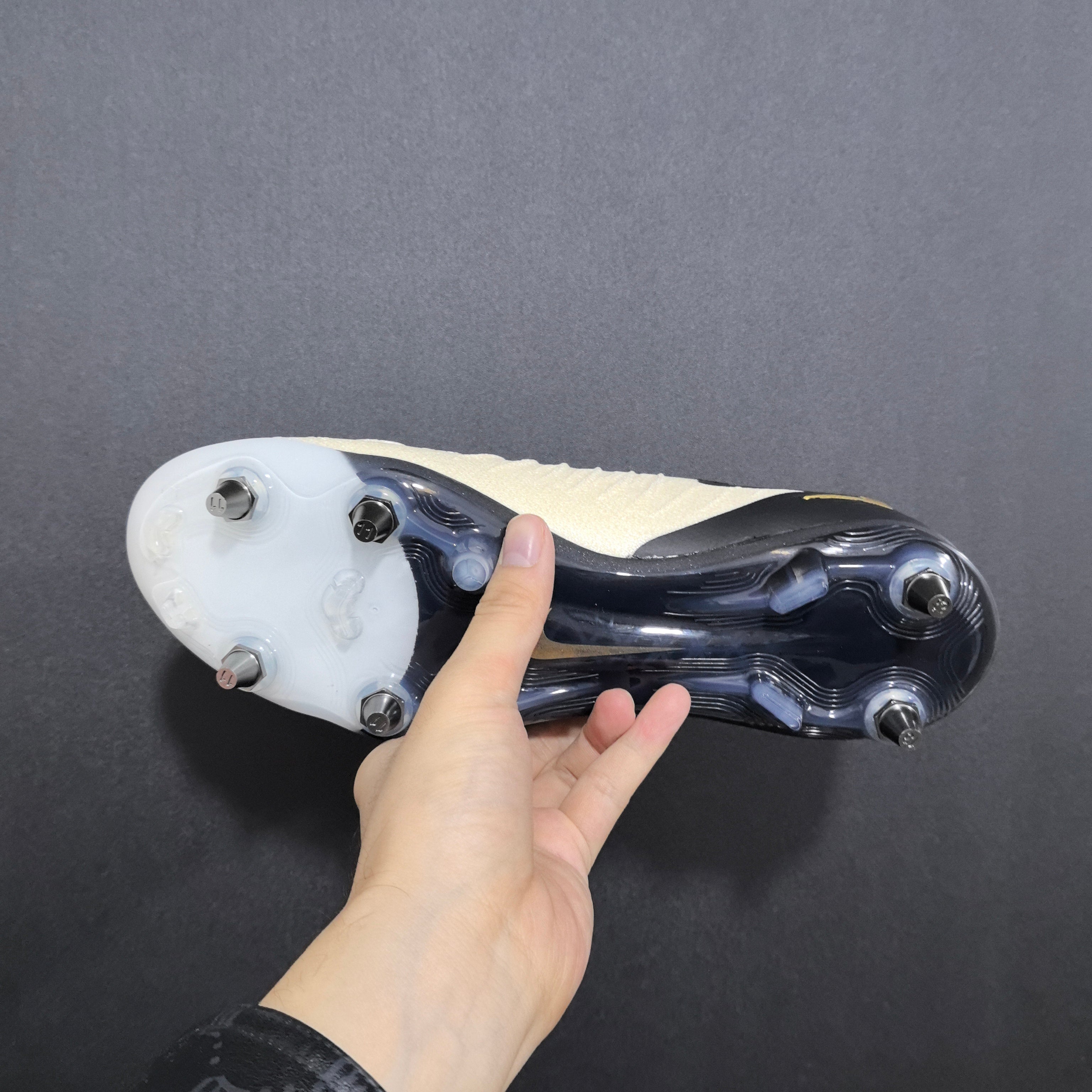 Chuteira Campo Nike Phantom Luna 2 SG Elite + Brindes