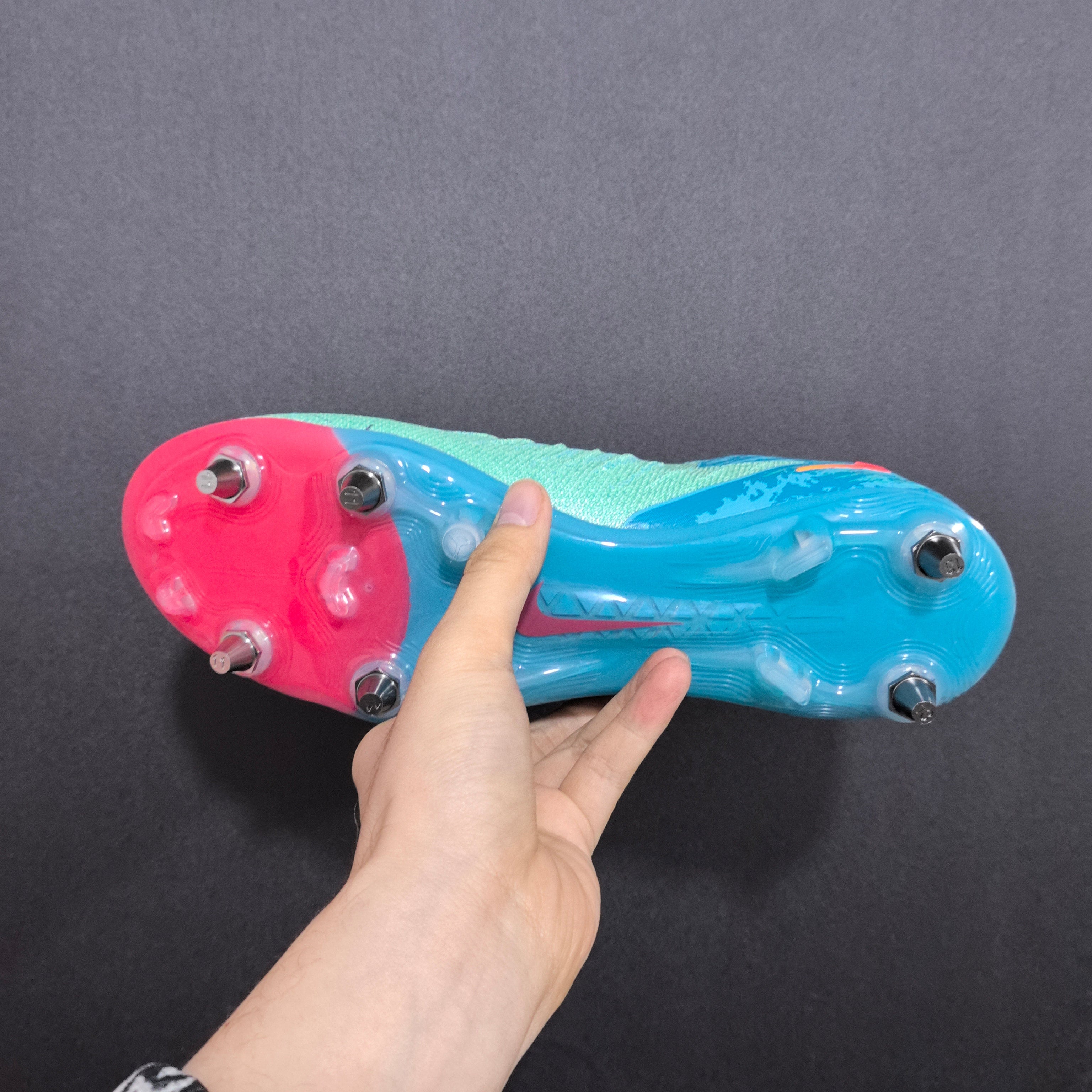 Chuteira Campo Nike Phantom Luna 2 SG Elite + Brindes