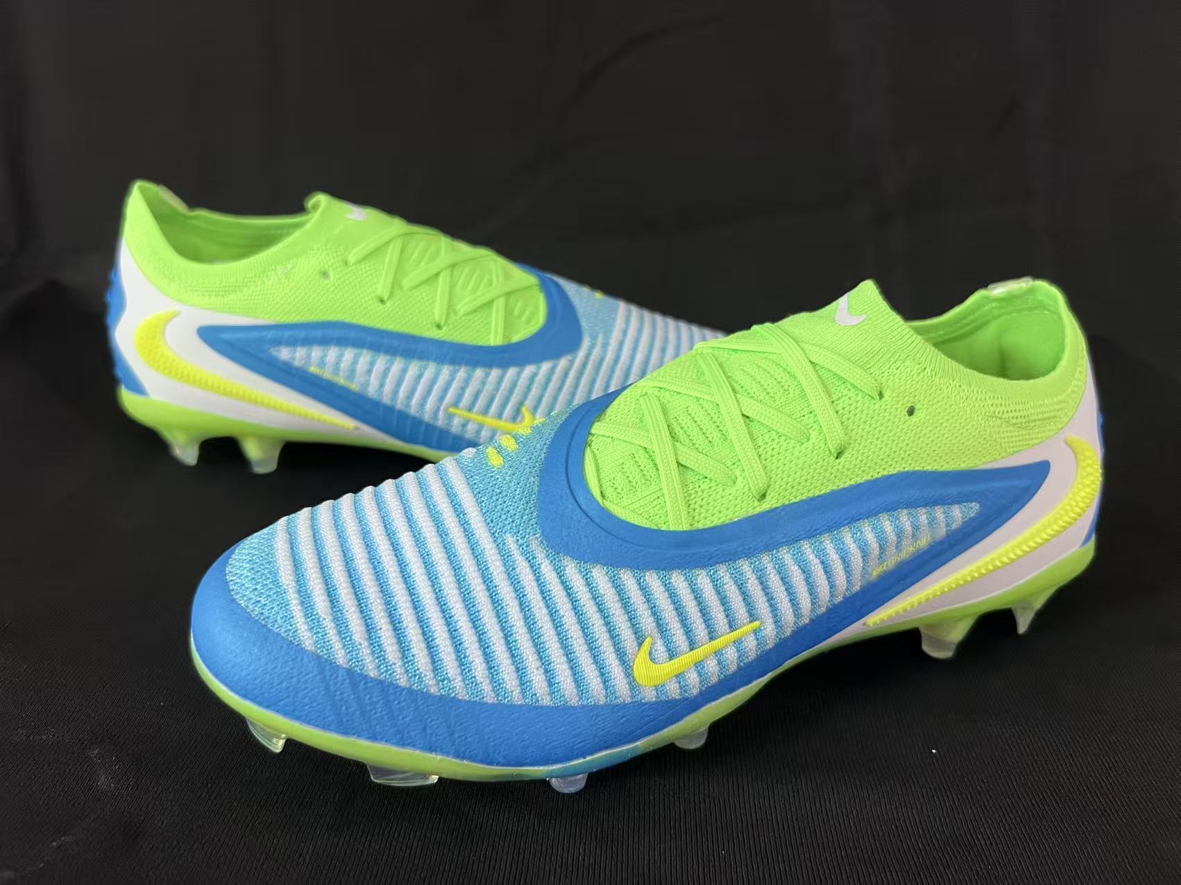 Chuteira Campo Nike Phantom GX 6 FG Elite + Brindes