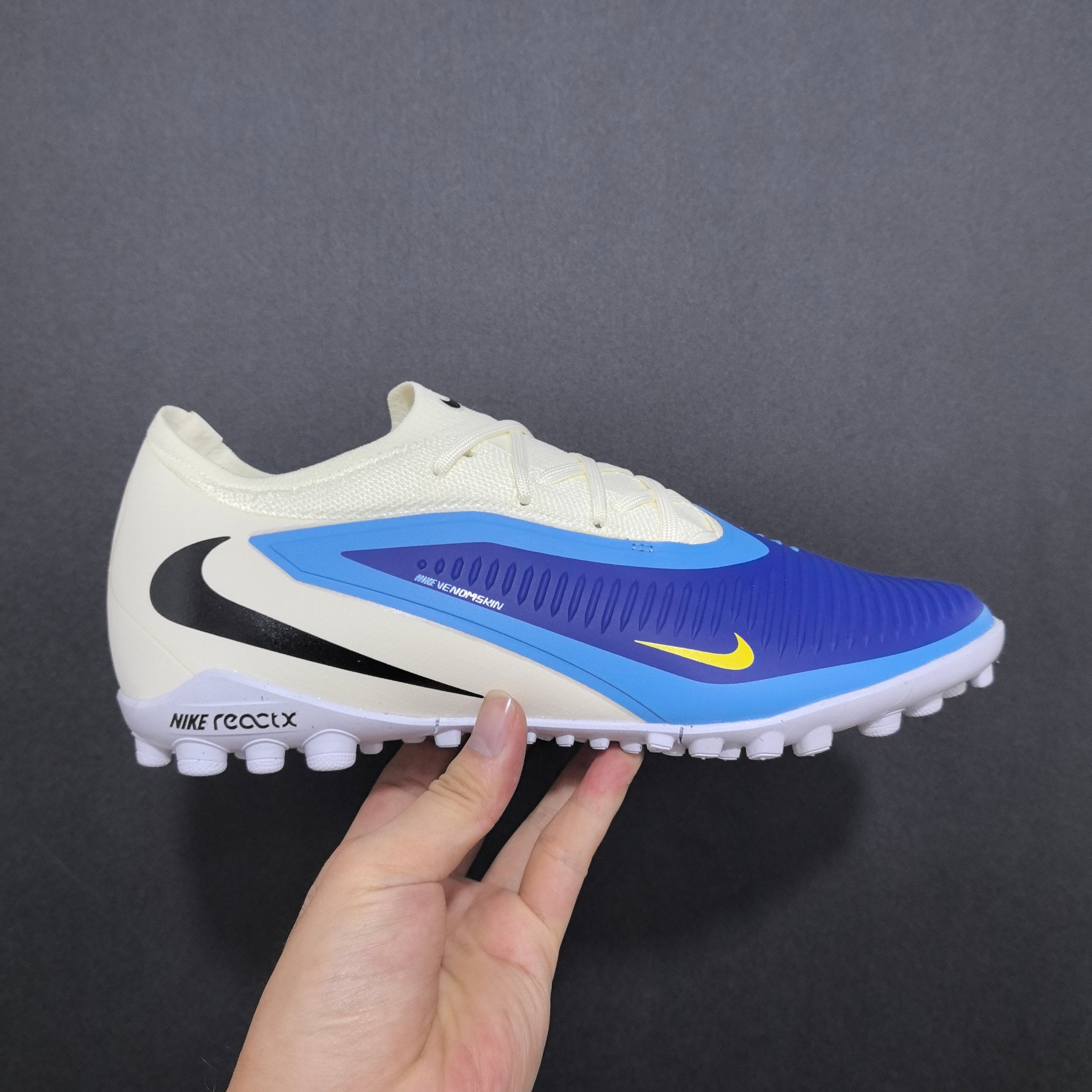 Chuteira Society Nike Phantom GX 6 TF Elite + Brindes