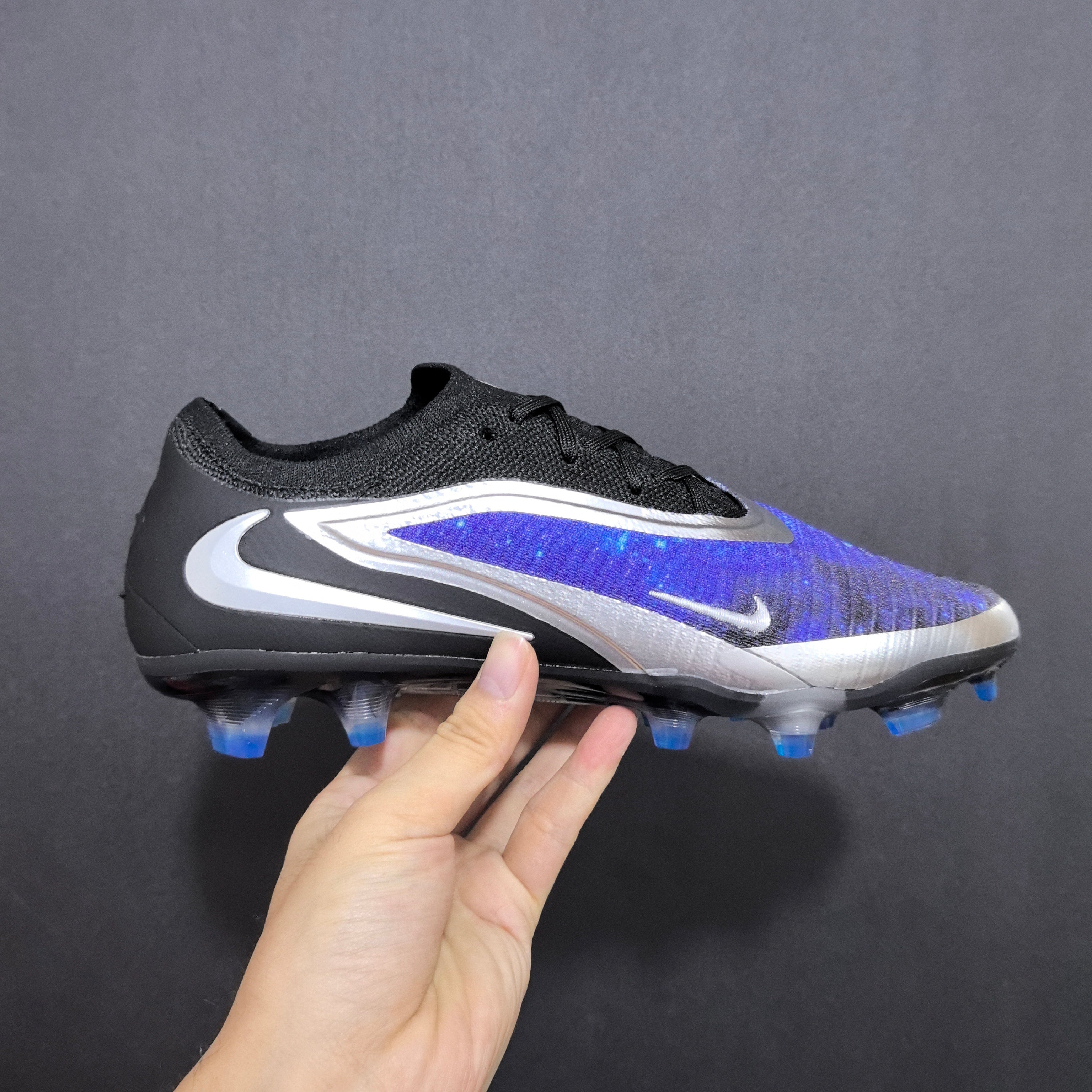 Chuteira Campo Nike Phantom GX 6 FG Elite + Brindes