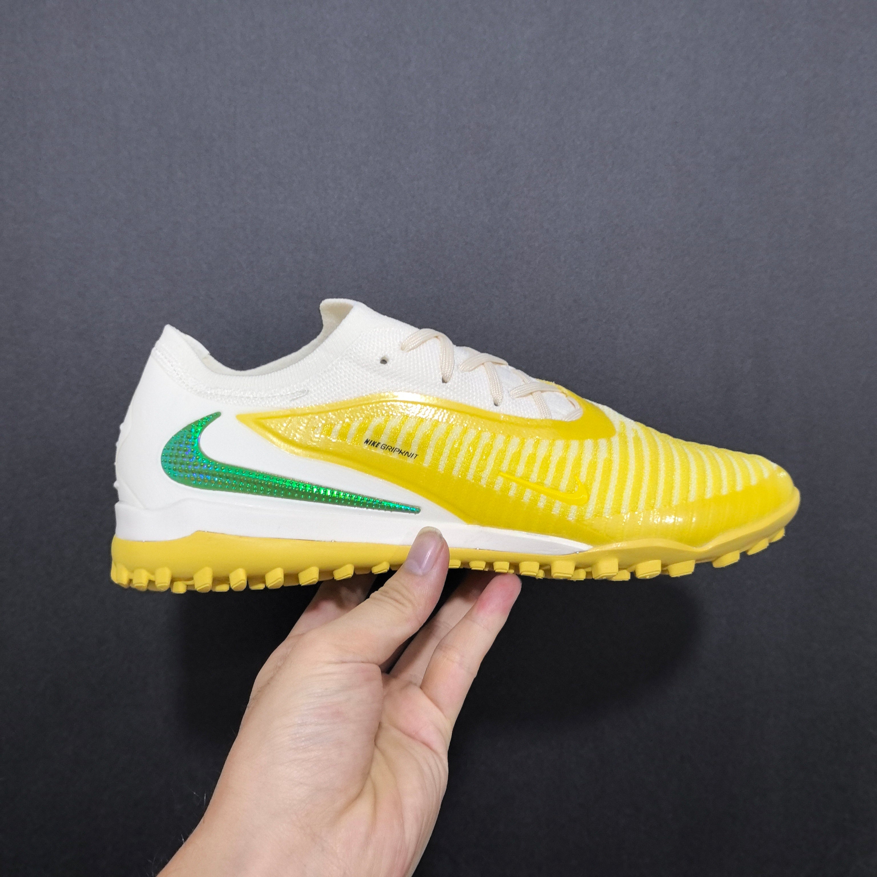 Chuteira Society Nike Phantom GX 6 TF Elite + Brindes