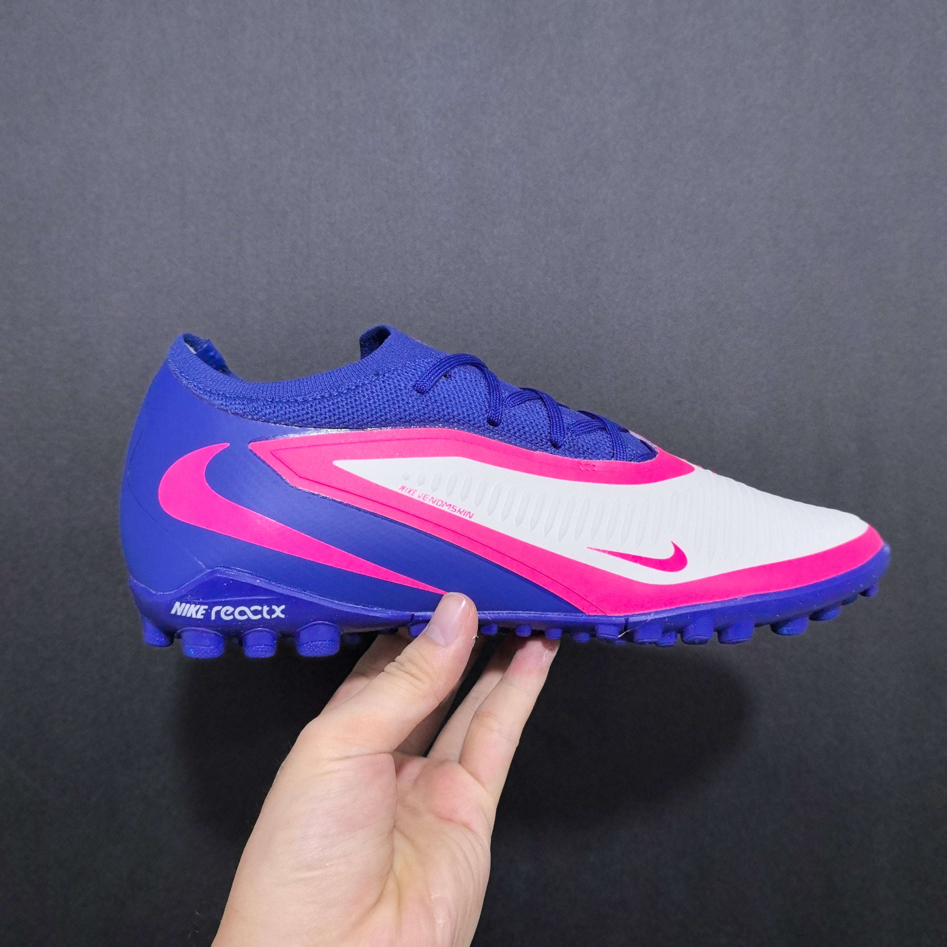 Chuteira Society Nike Phantom GX 6 TF Elite + Brindes