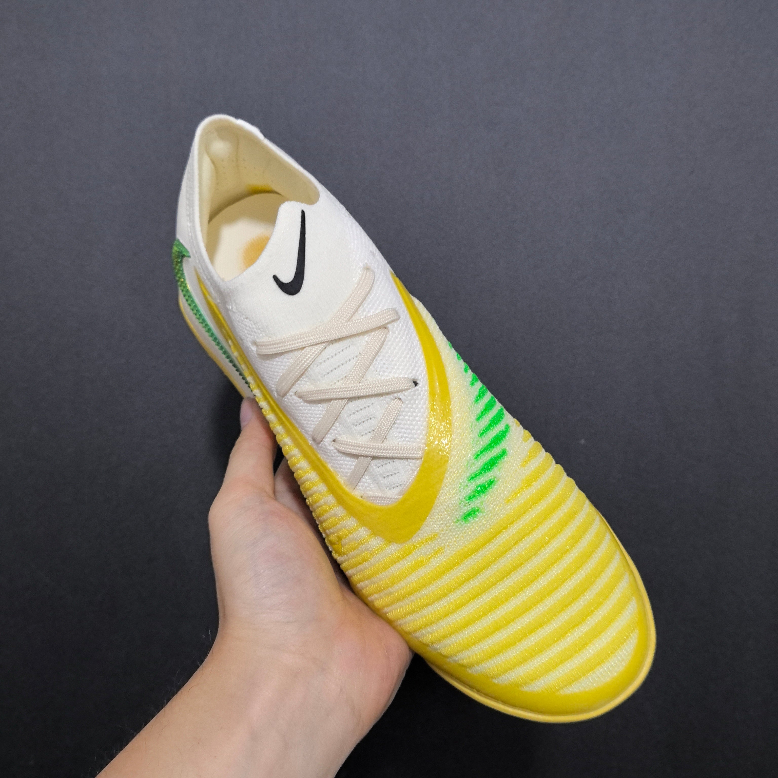 Chuteira Society Nike Phantom GX 6 TF Elite + Brindes