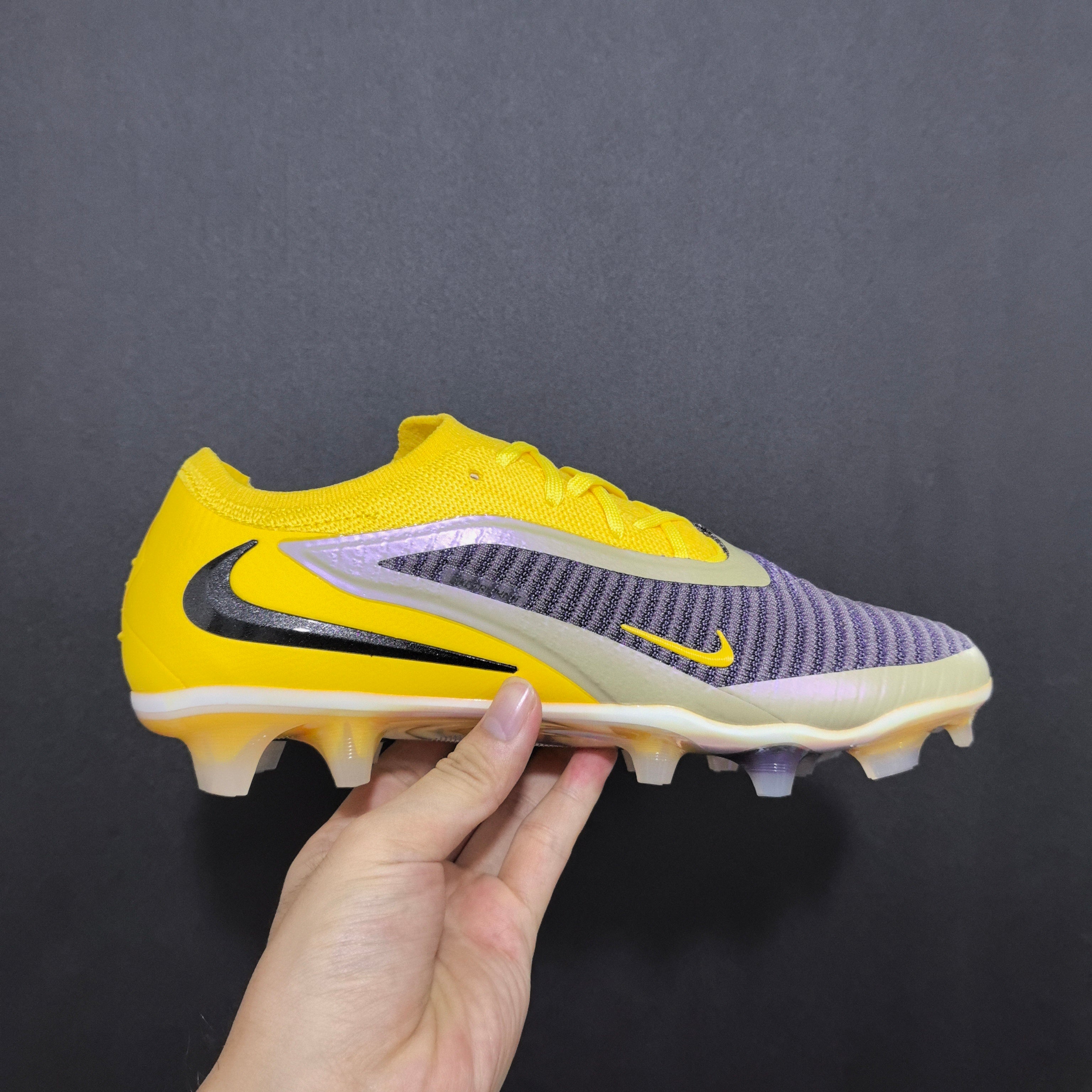 Chuteira Campo Nike Phantom GX 6 FG Elite + Brindes