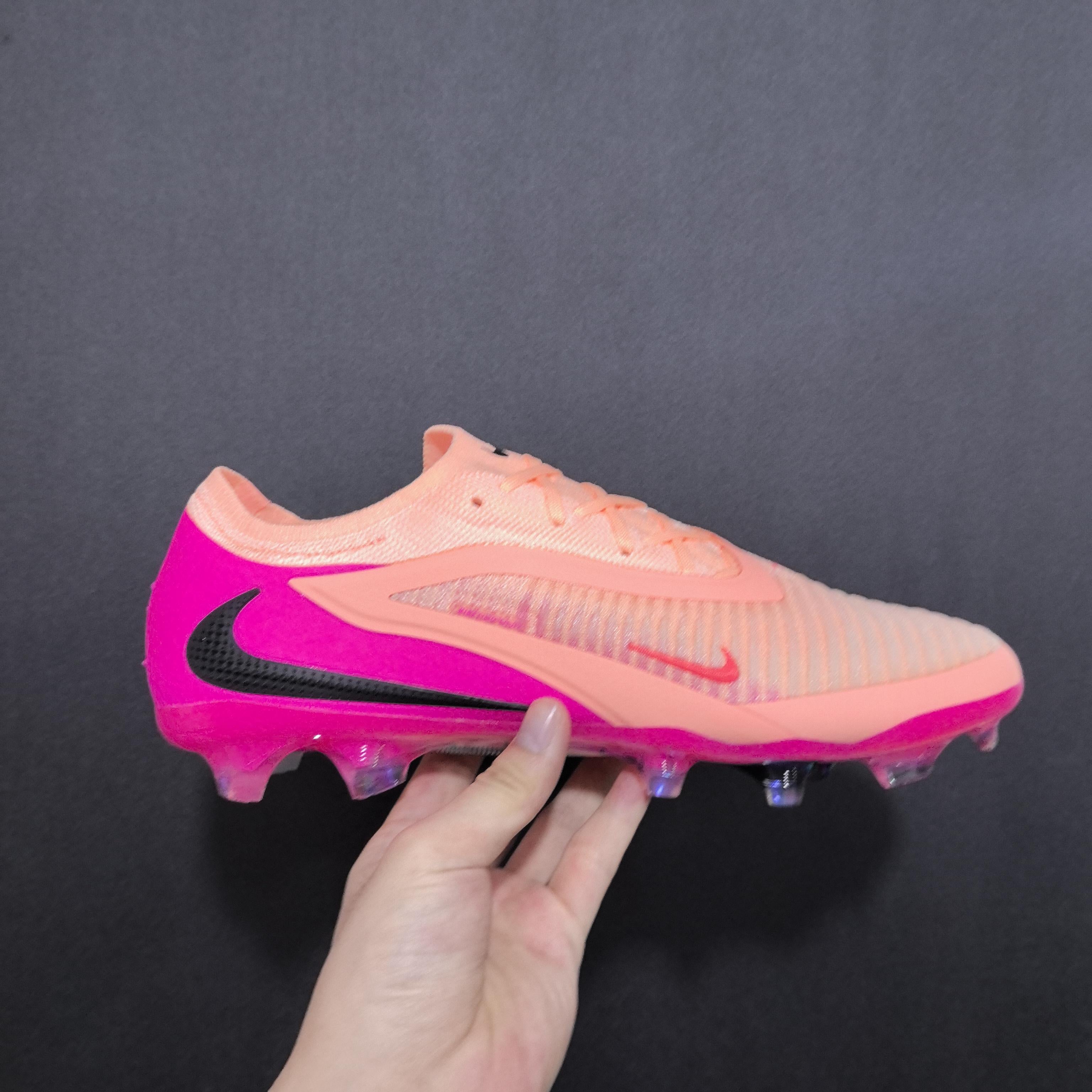 Chuteira Campo Nike Phantom GX 6 FG Elite + Brindes