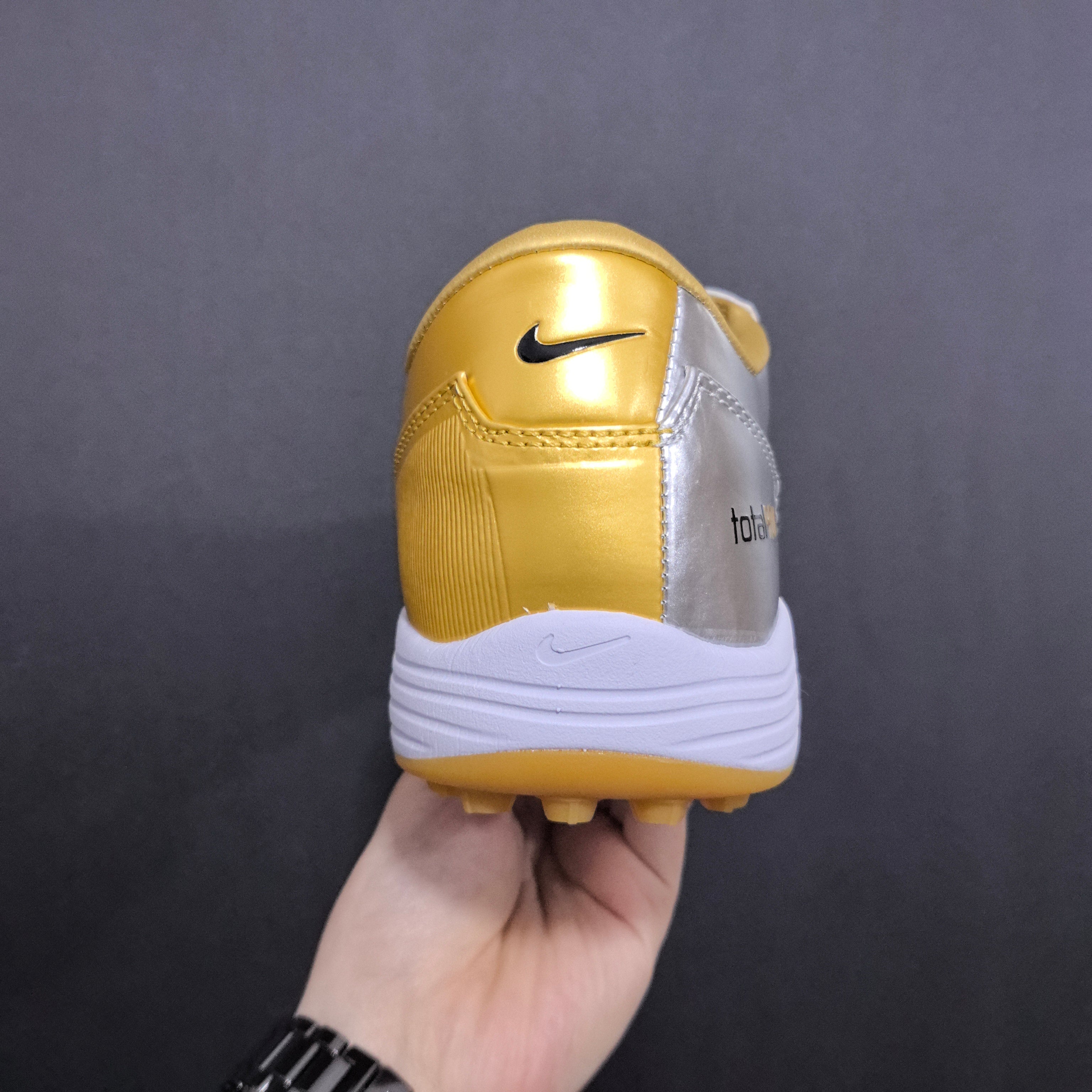 Chuteira Society Nike Total 90 TF + Brindes