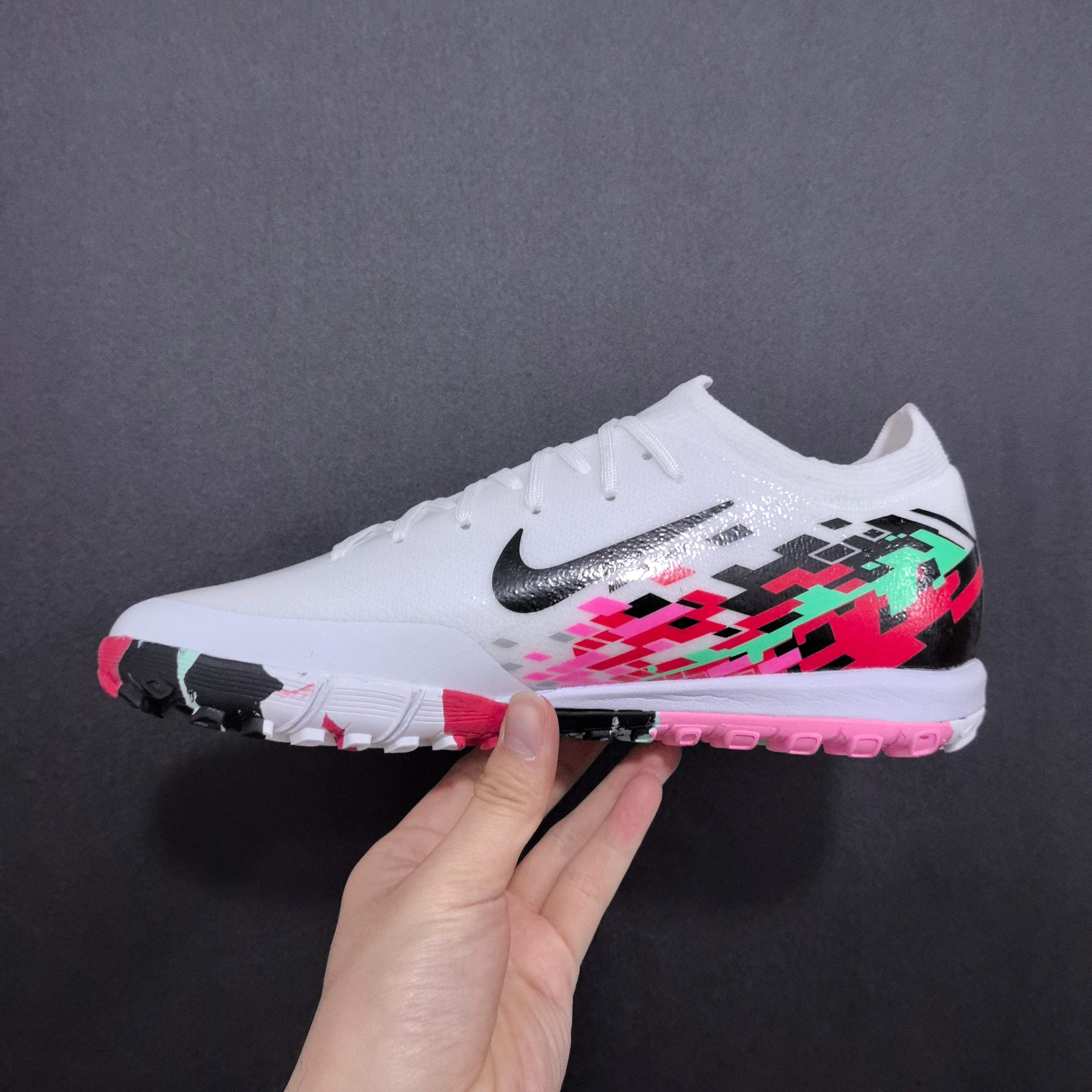 Chuteira Society Nike Air Zoom Mercurial Vapor 16 TF Elite + Brindes Exclusivos