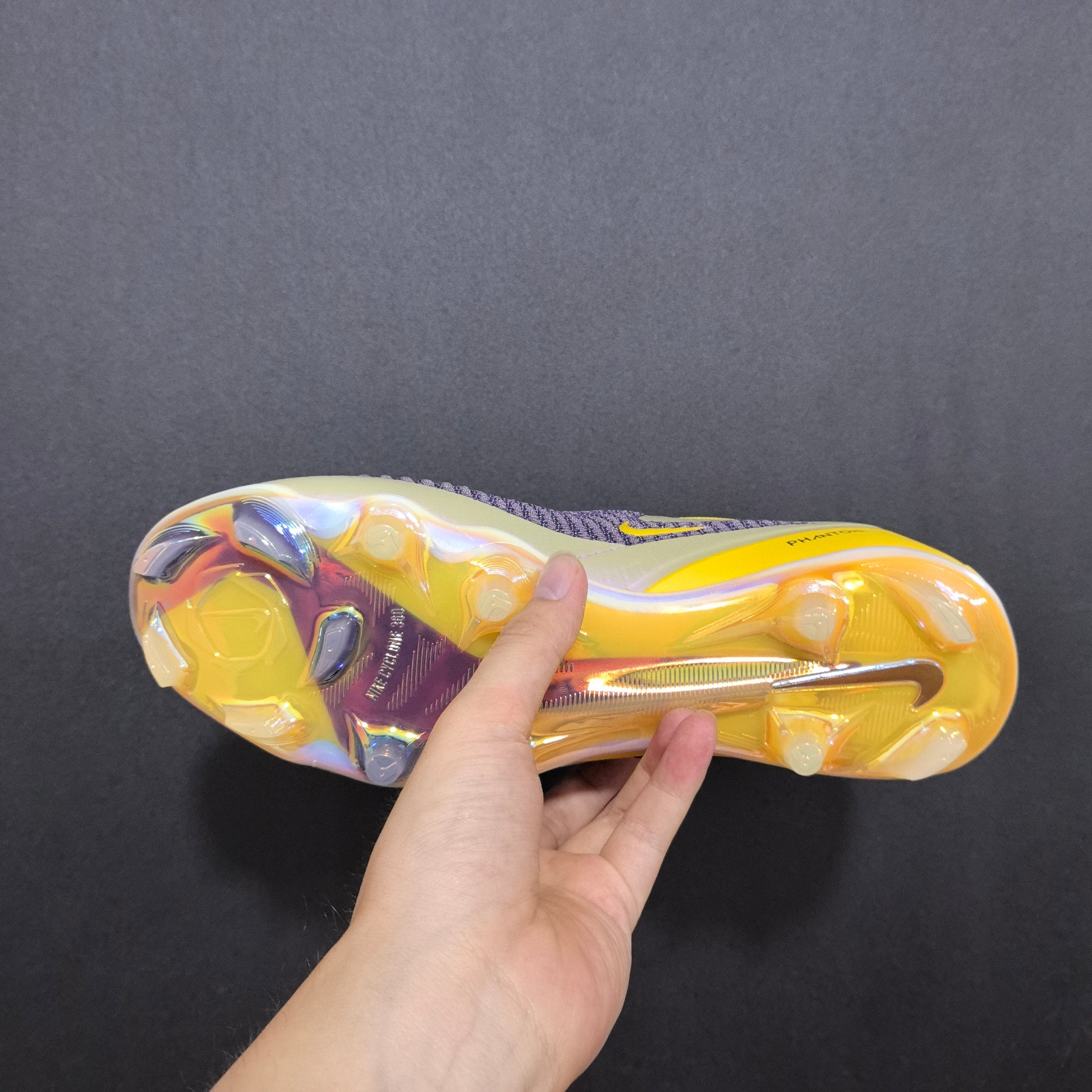 Chuteira Campo Nike Phantom GX 6 FG Elite + Brindes