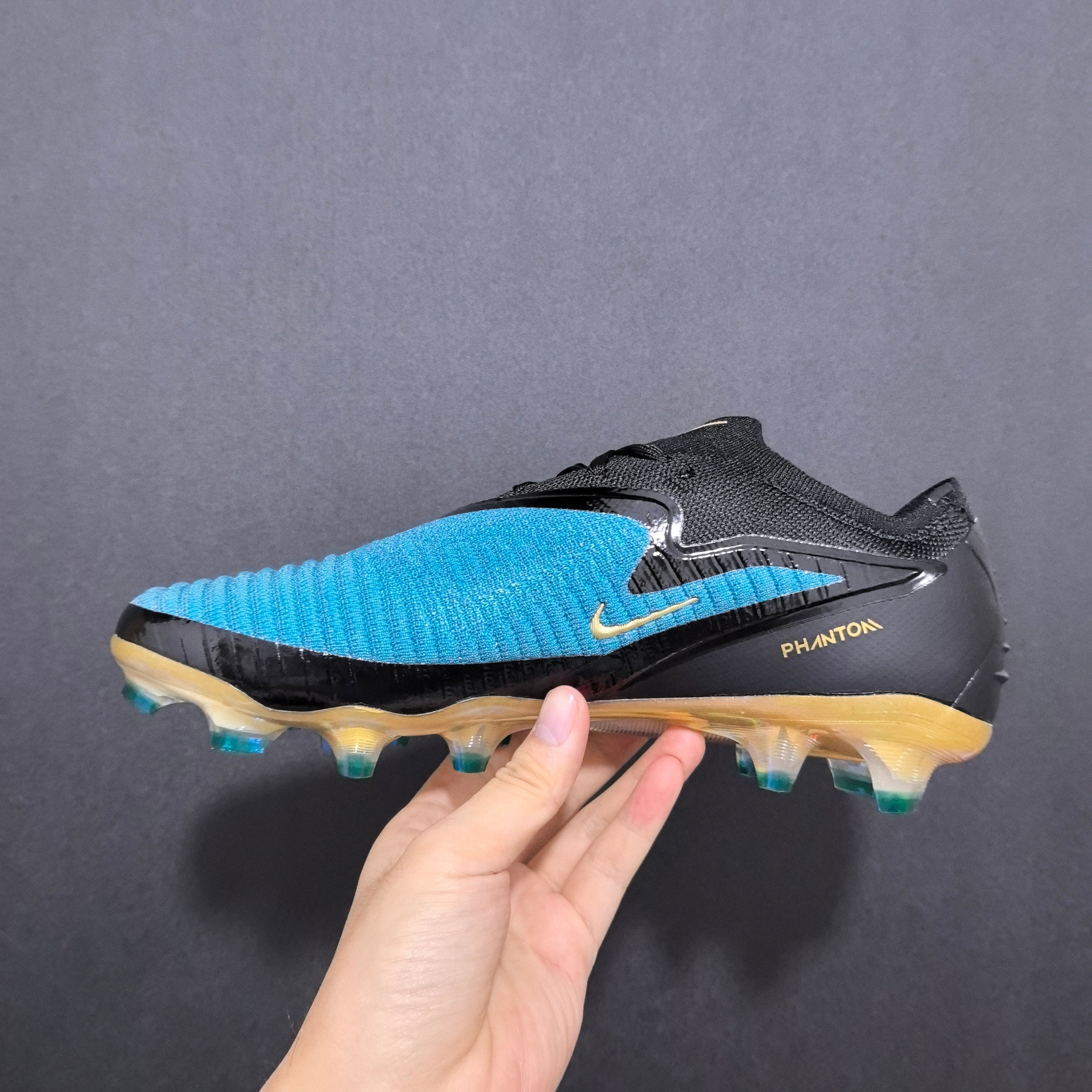 Chuteira Campo Nike Phantom GX 6 FG Elite + Brindes