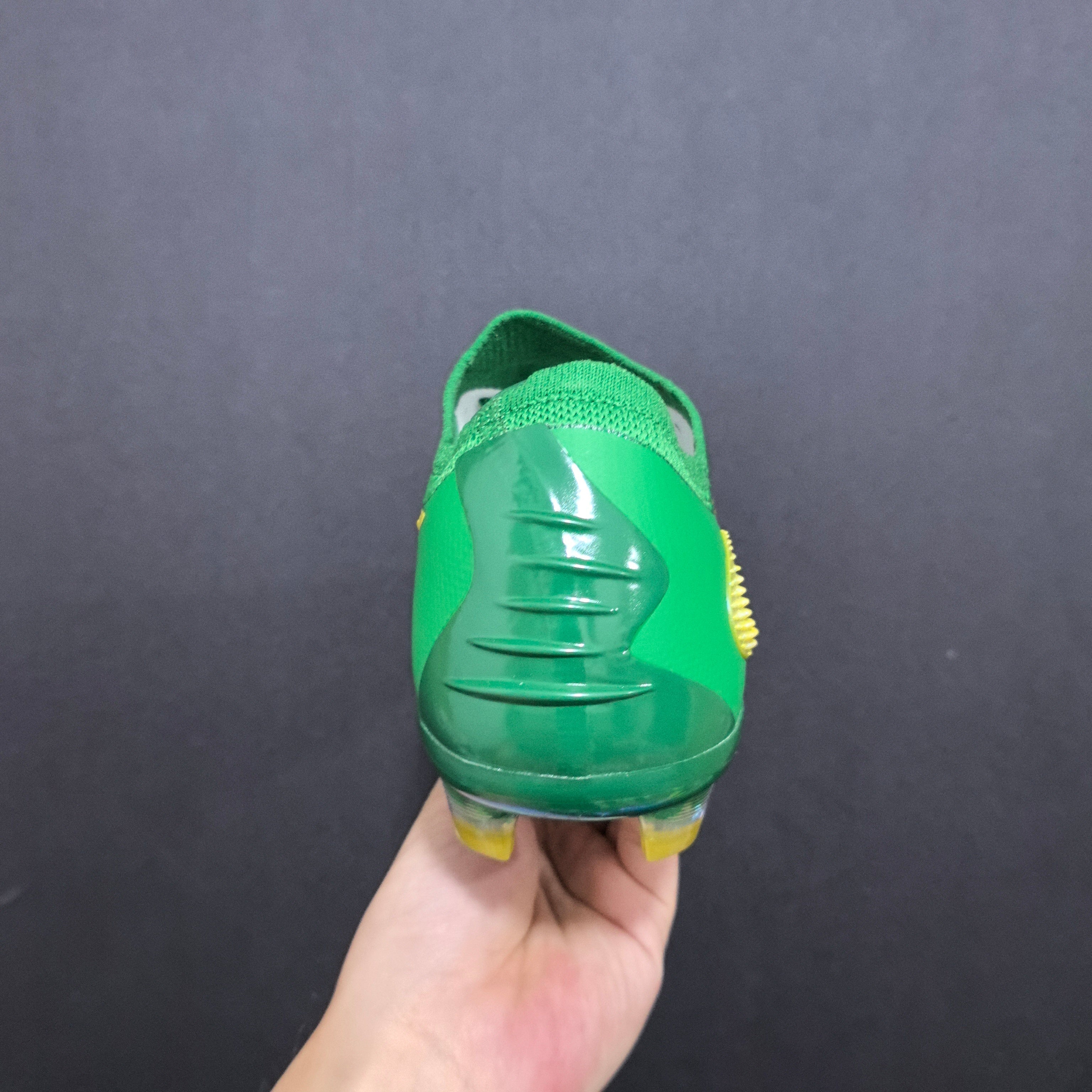 Chuteira Campo Nike Phantom GX 6 FG Elite + Brindes