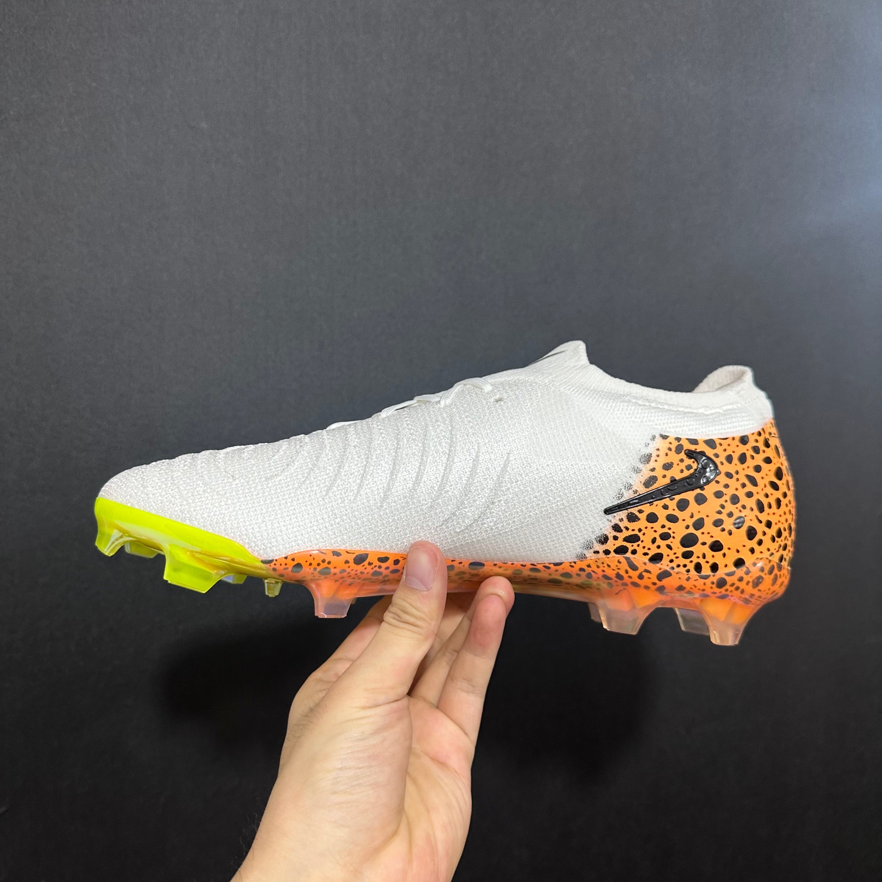 Chuteira Campo Nike Phantom Luna 2 Elite + Brindes