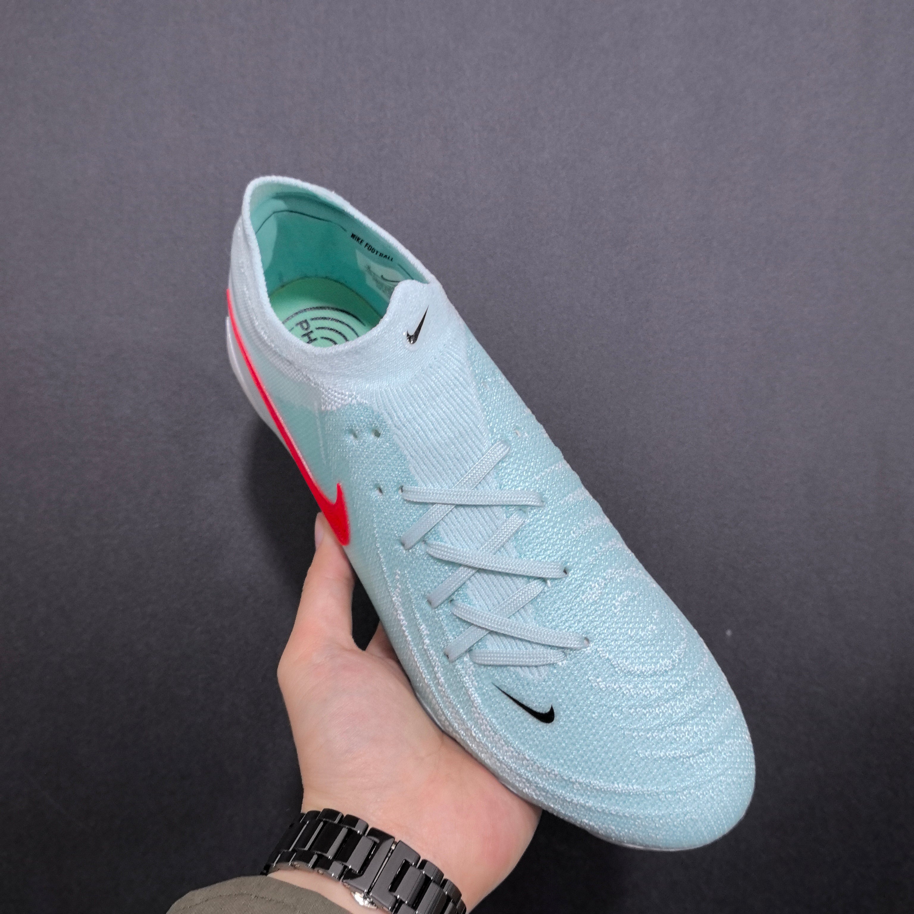 Chuteira Campo Nike Phantom Luna 2 AG Elite + Brindes