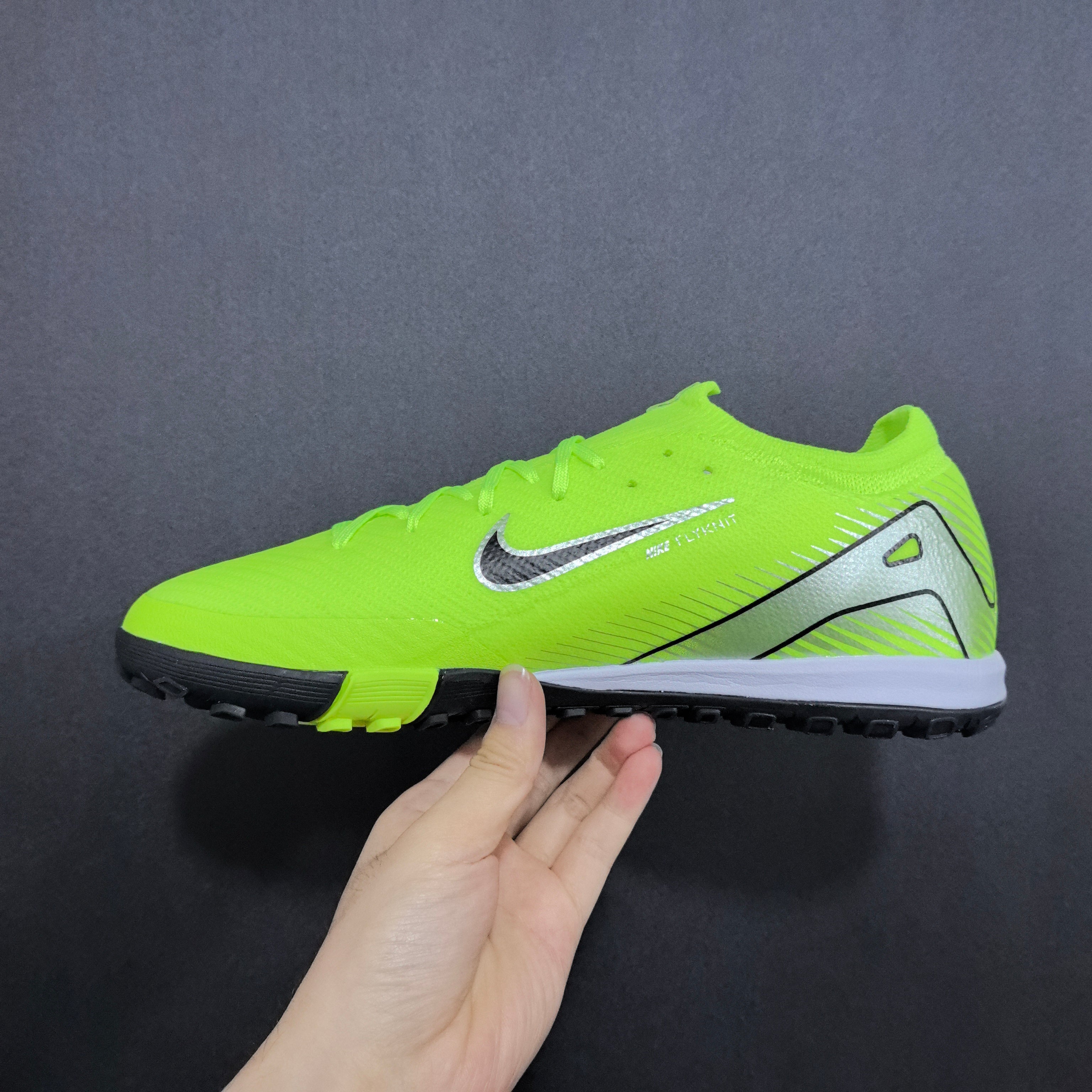 Chuteira Society Nike Air Zoom Mercurial Vapor 16 TF Elite + Brindes Exclusivos