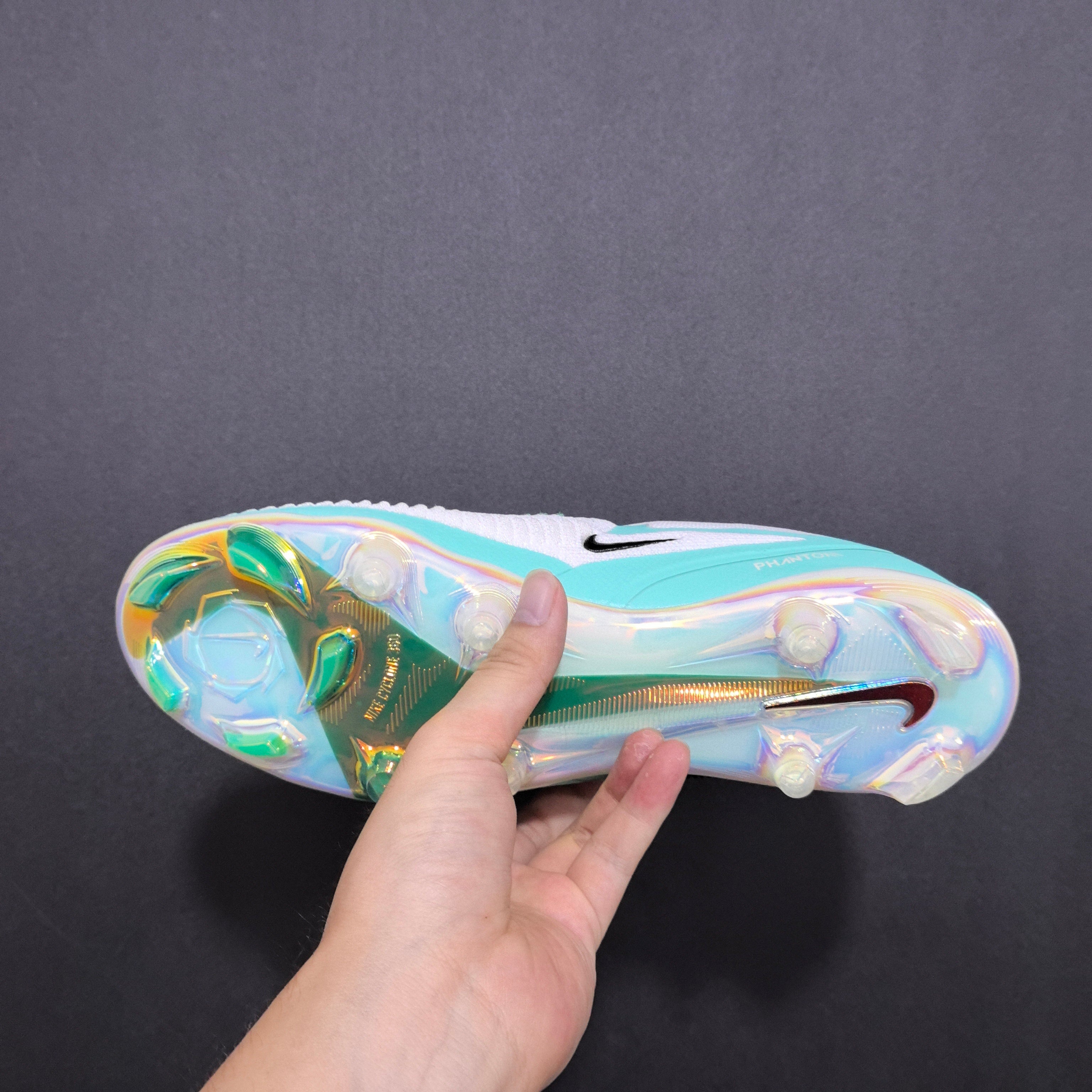 Chuteira Campo Nike Phantom GX 6 FG Elite + Brindes