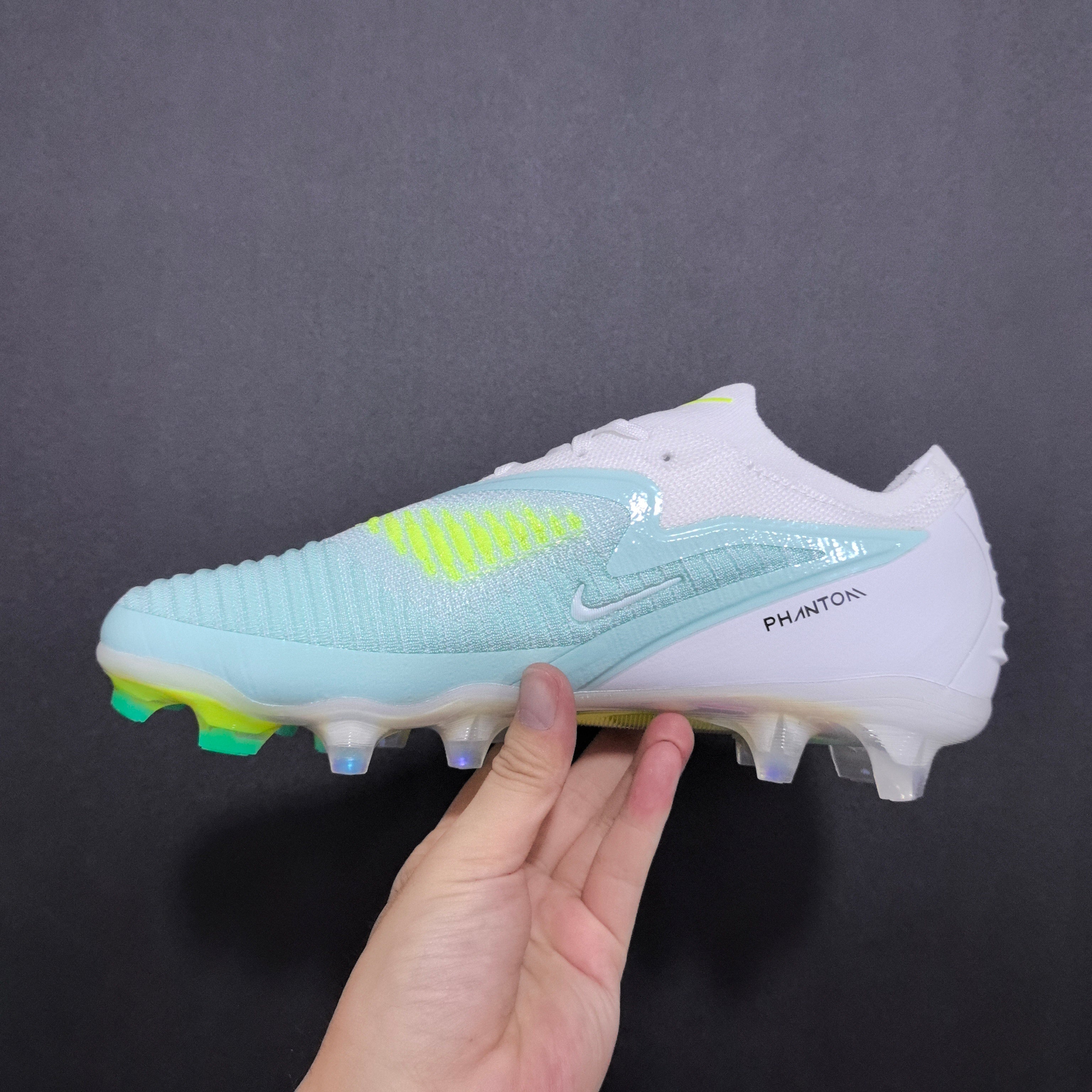 Chuteira Campo Nike Phantom GX 6 FG Elite + Brindes