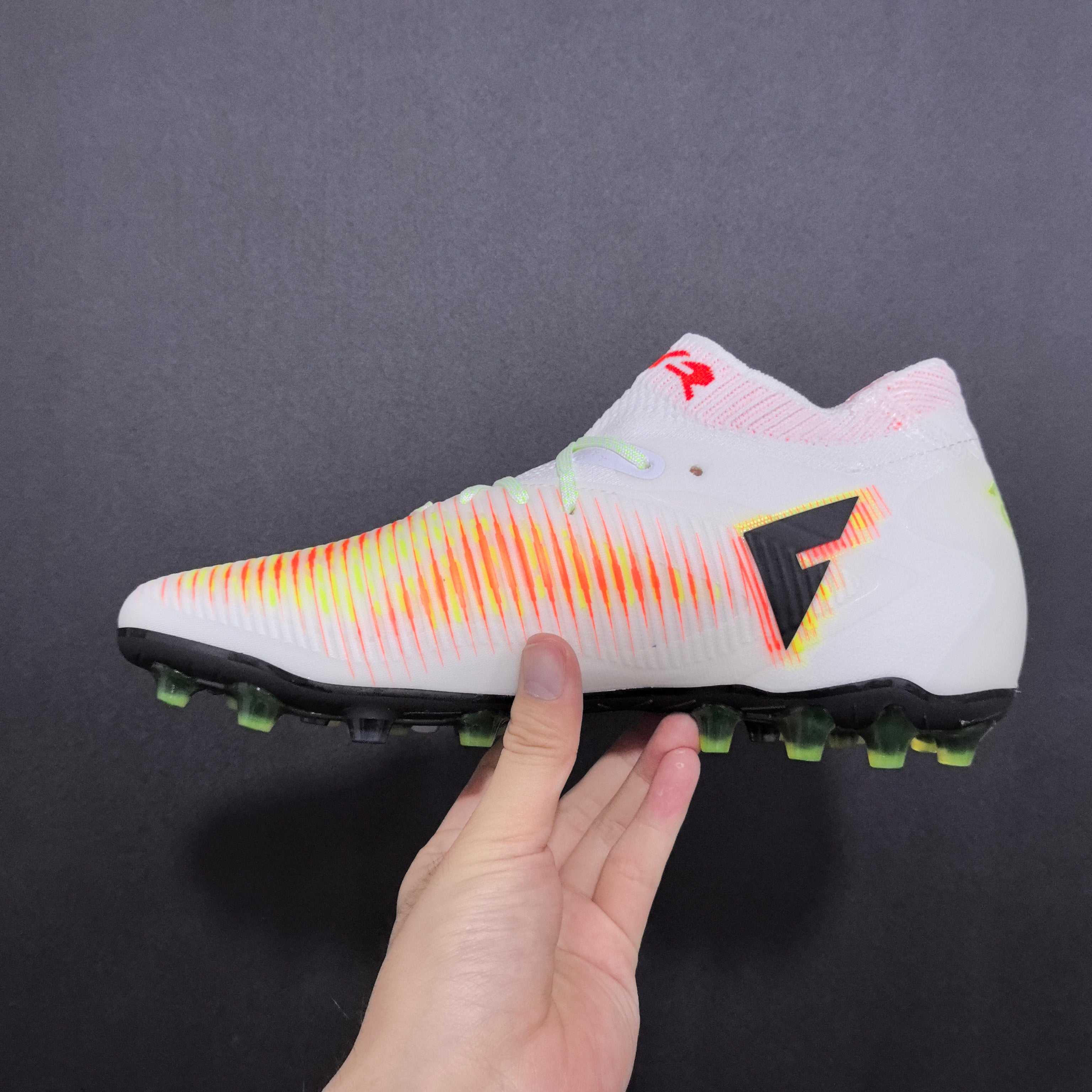 Chuteira Society Puma Future 8 MG Elite + Brindes