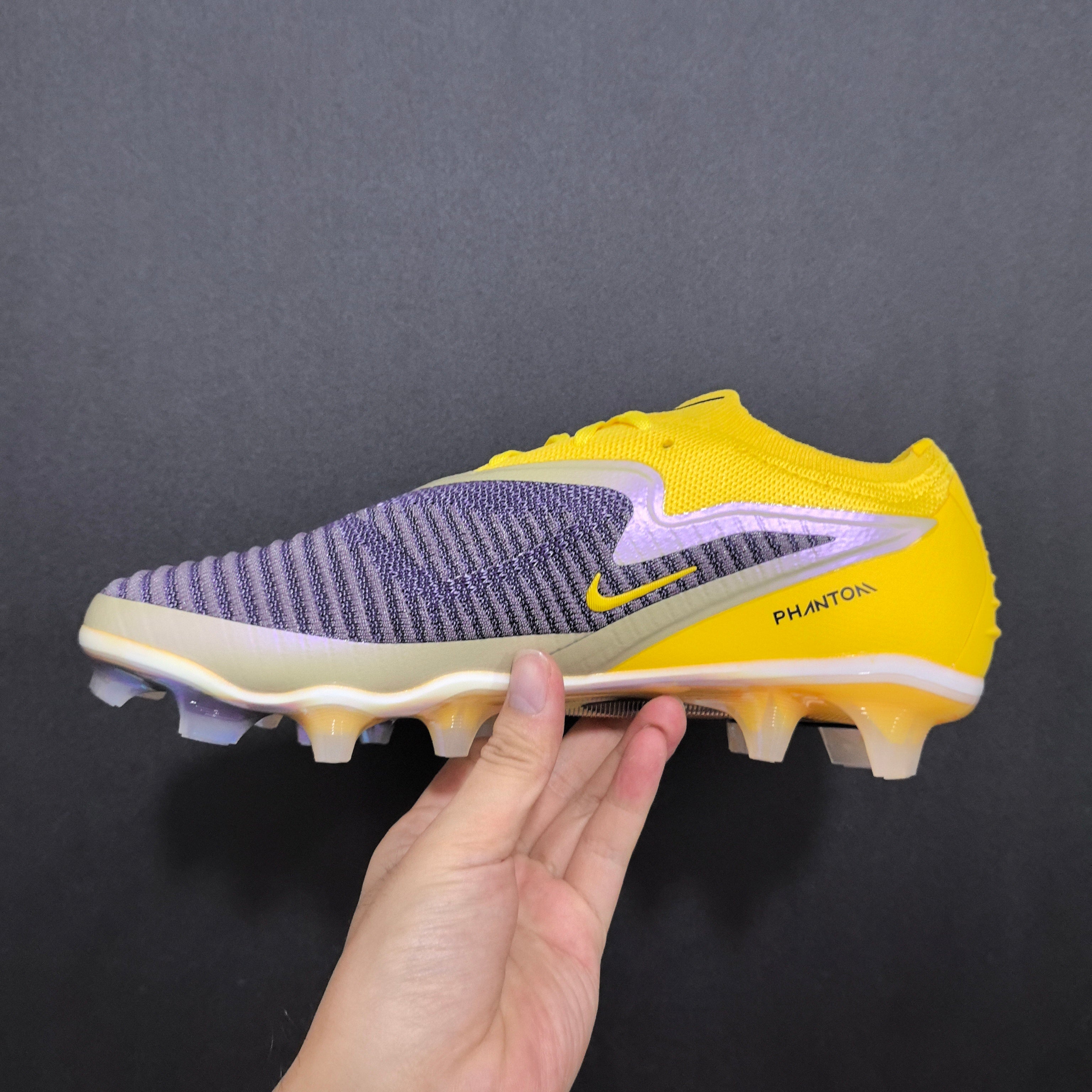 Chuteira Campo Nike Phantom GX 6 FG Elite + Brindes