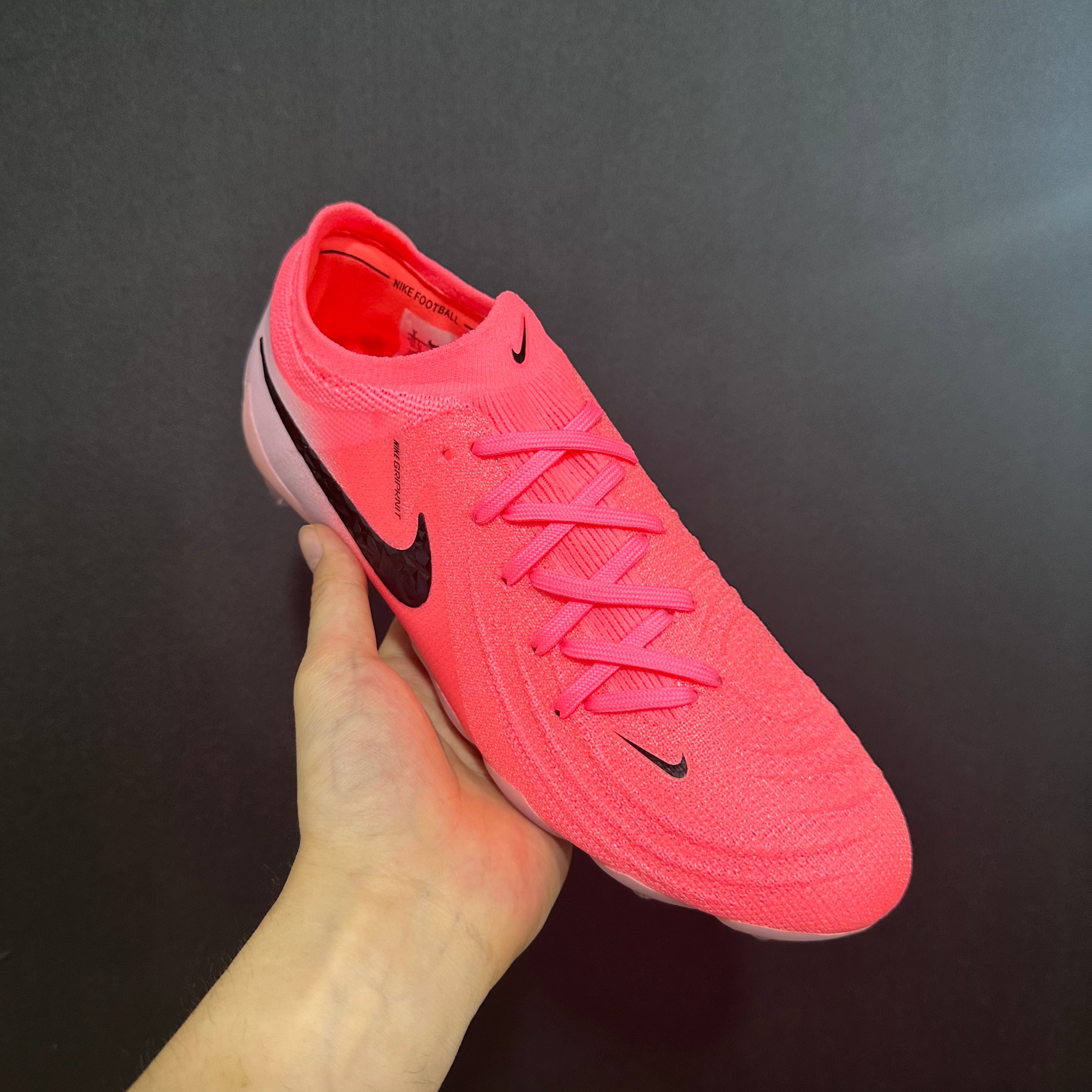 Chuteira Campo Nike Phantom Luna 2 AG Elite + Brindes