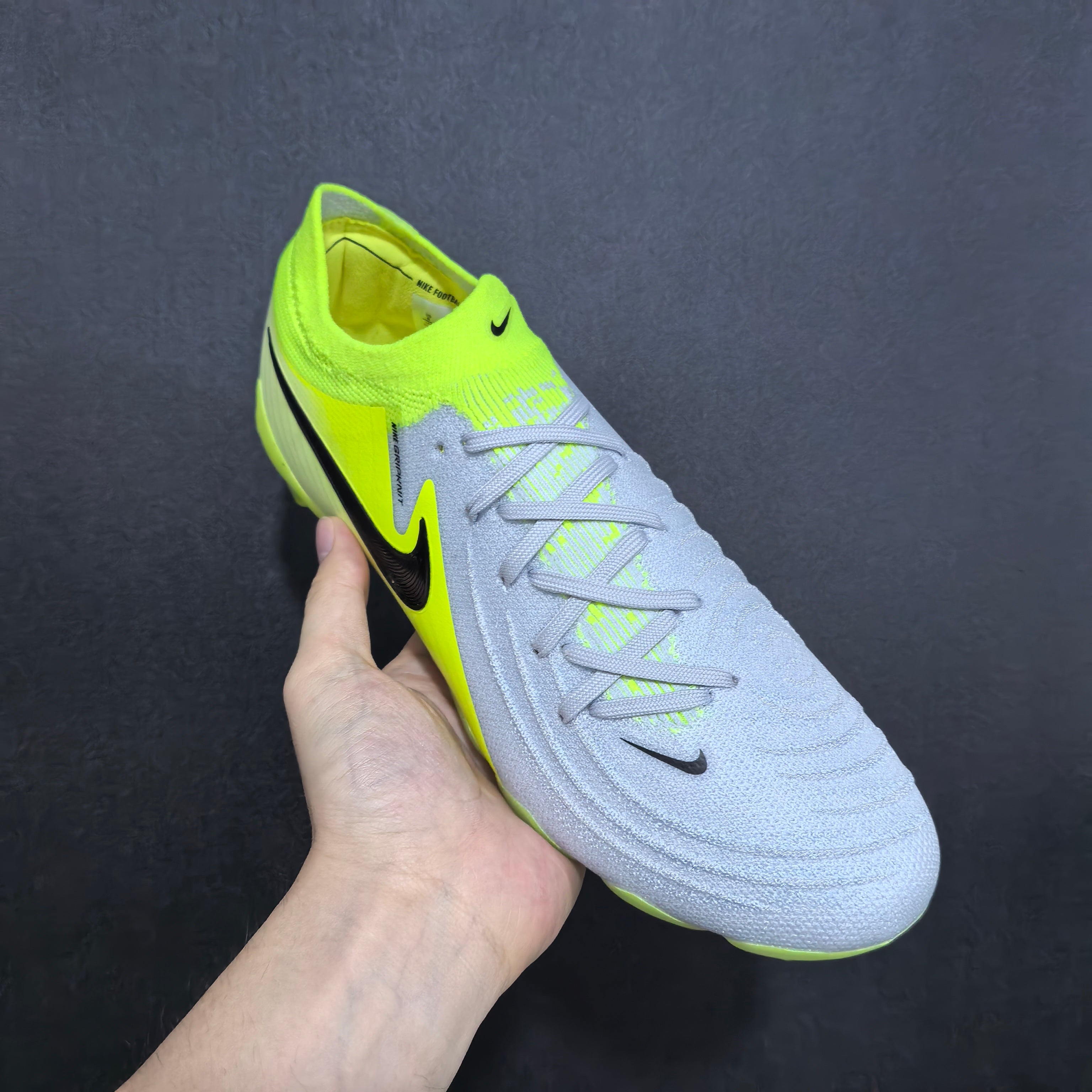 Chuteira Campo Nike Phantom Luna 2 AG Elite + Brindes