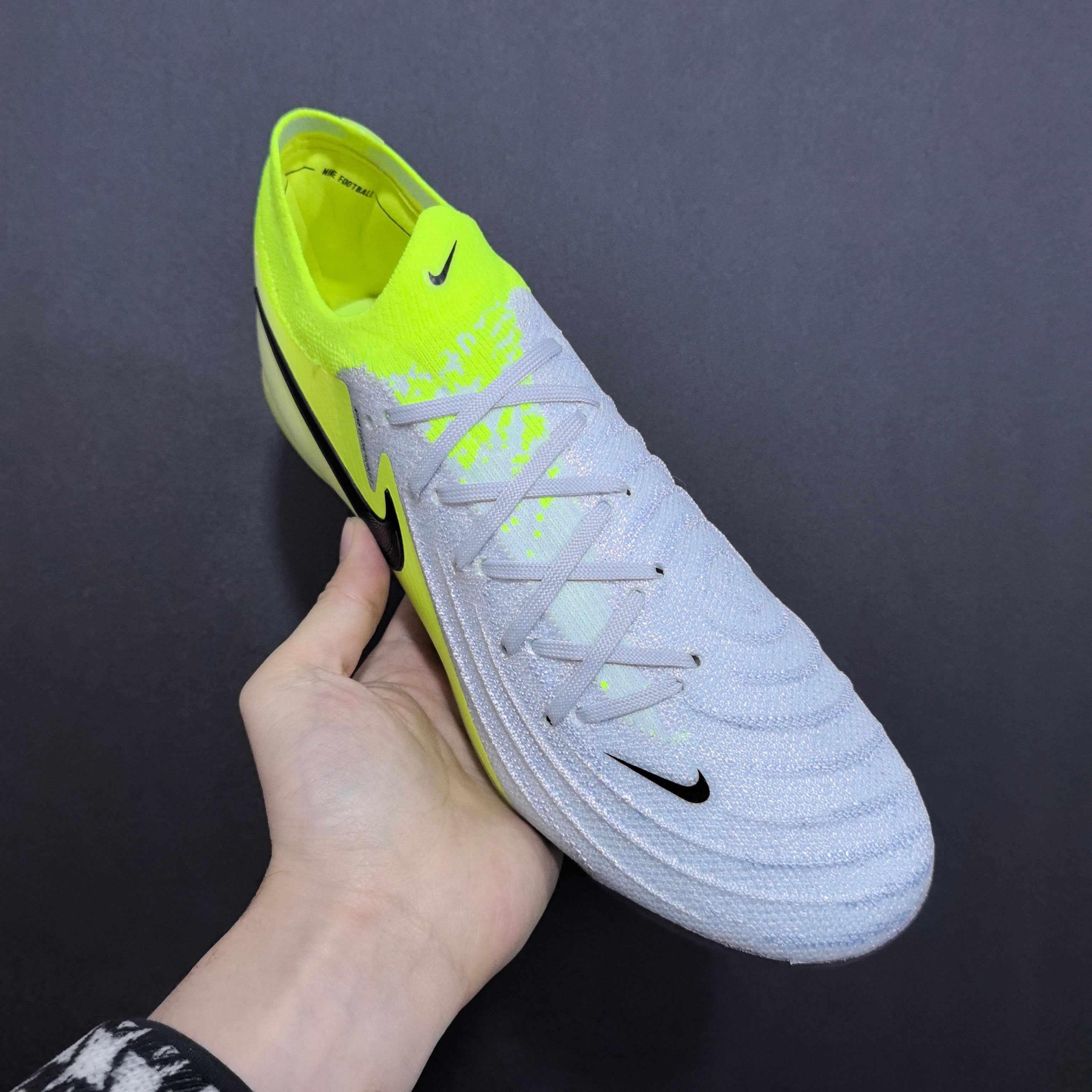 Chuteira Campo Nike Phantom Luna 2 SG Elite + Brindes