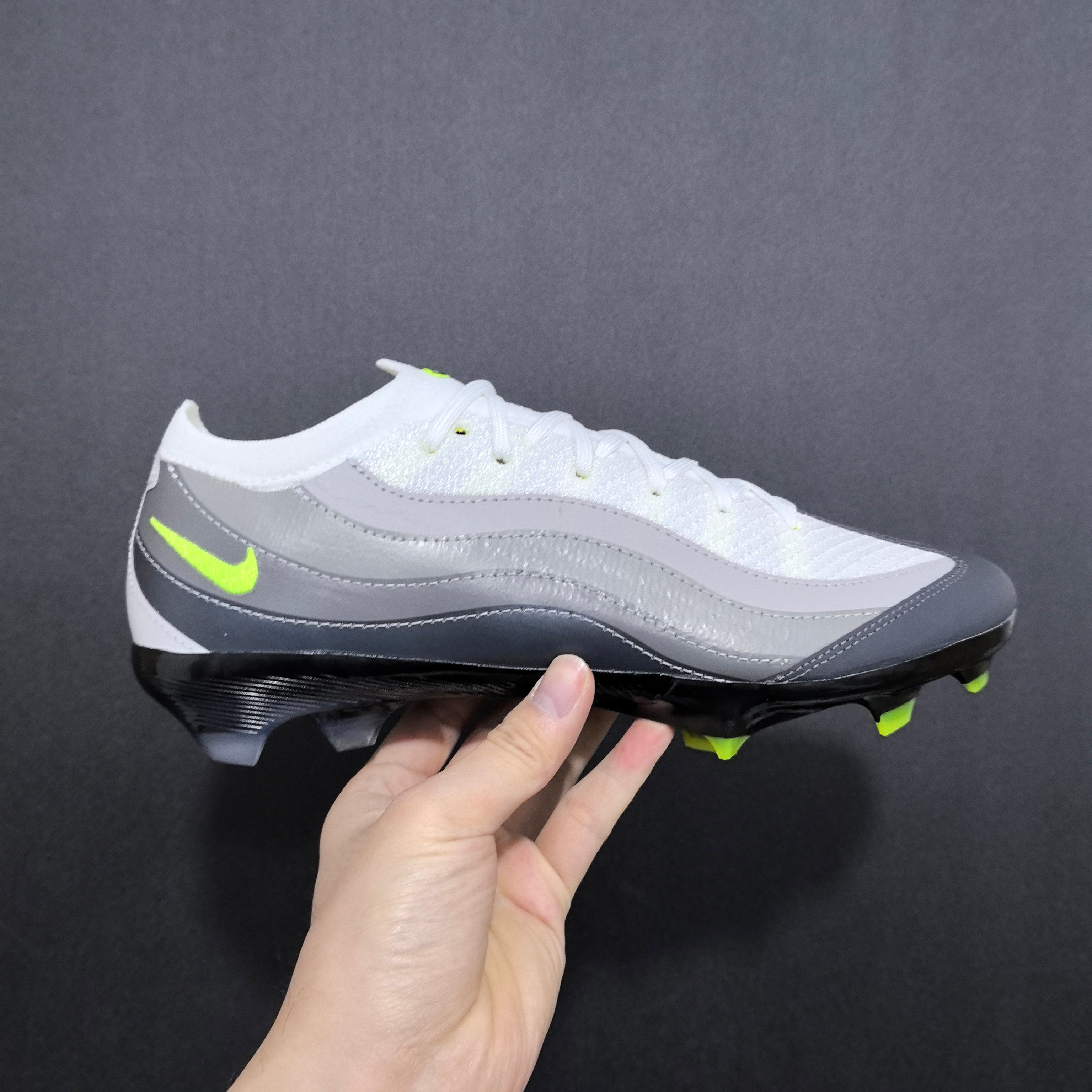 Chuteira Campo Nike Mercurial Vapor 16 Elite Air Max 95 SE + Brindes