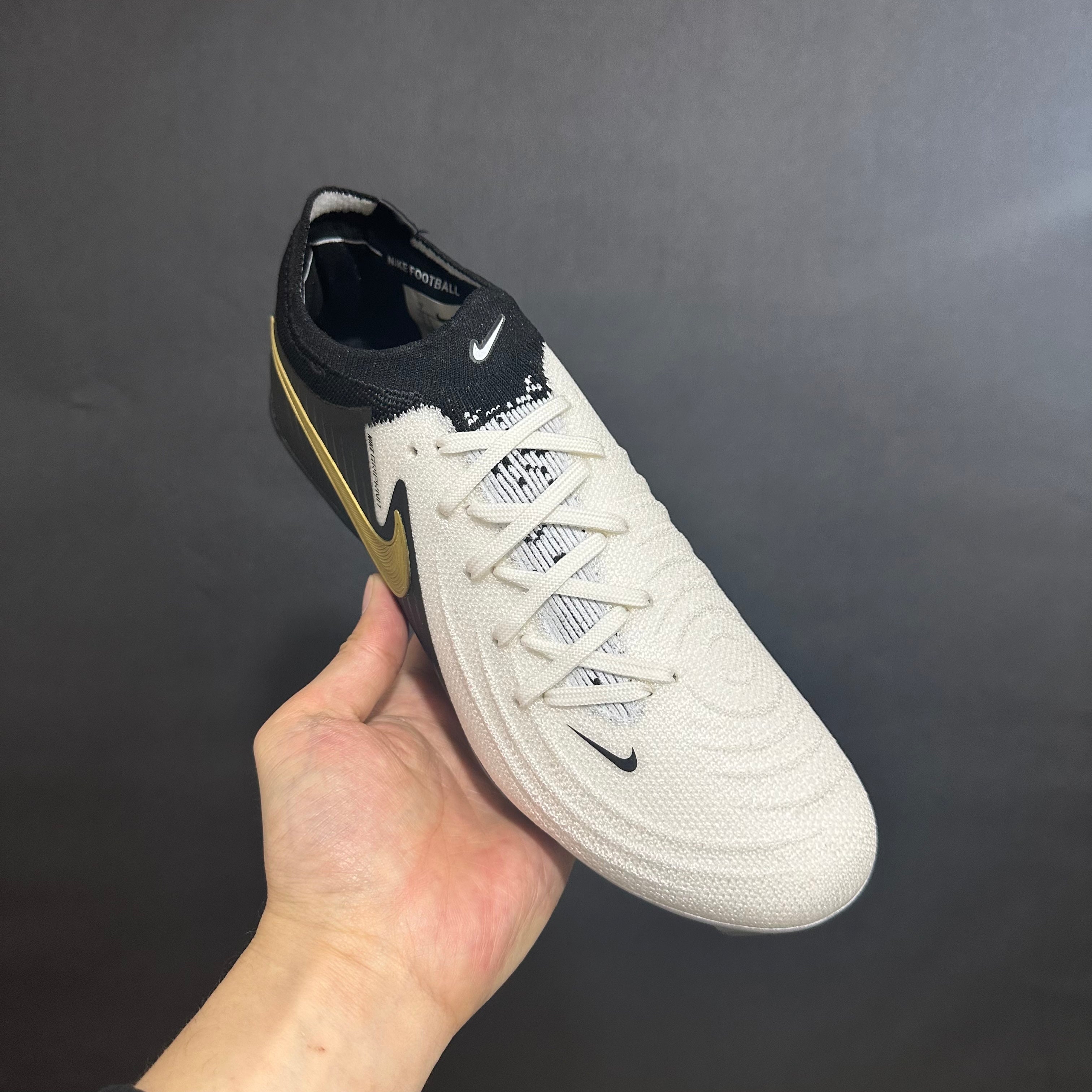 Chuteira Campo Nike Phantom Luna 2 AG Elite + Brindes