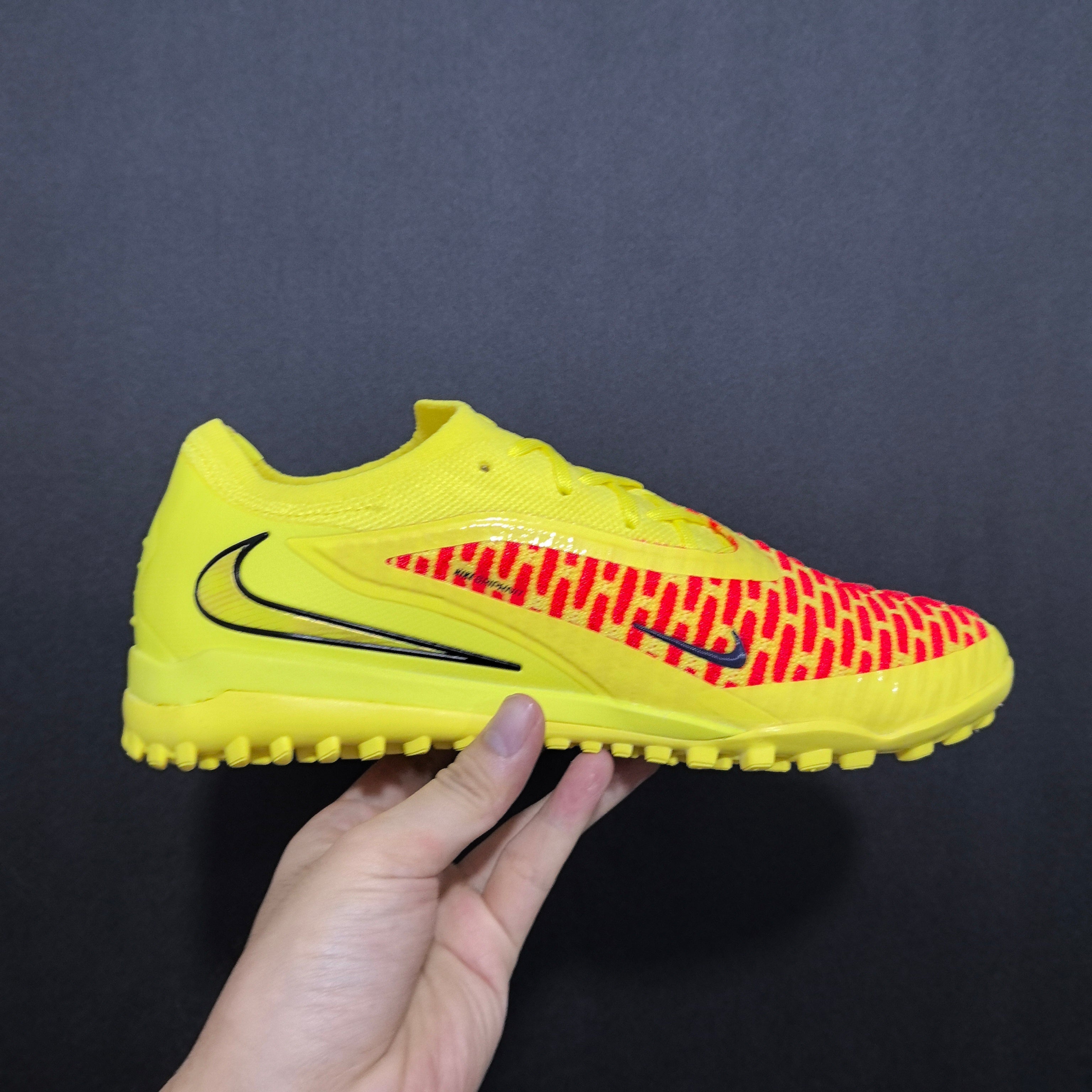 Chuteira Society Nike Phantom GX 6 TF Elite + Brindes