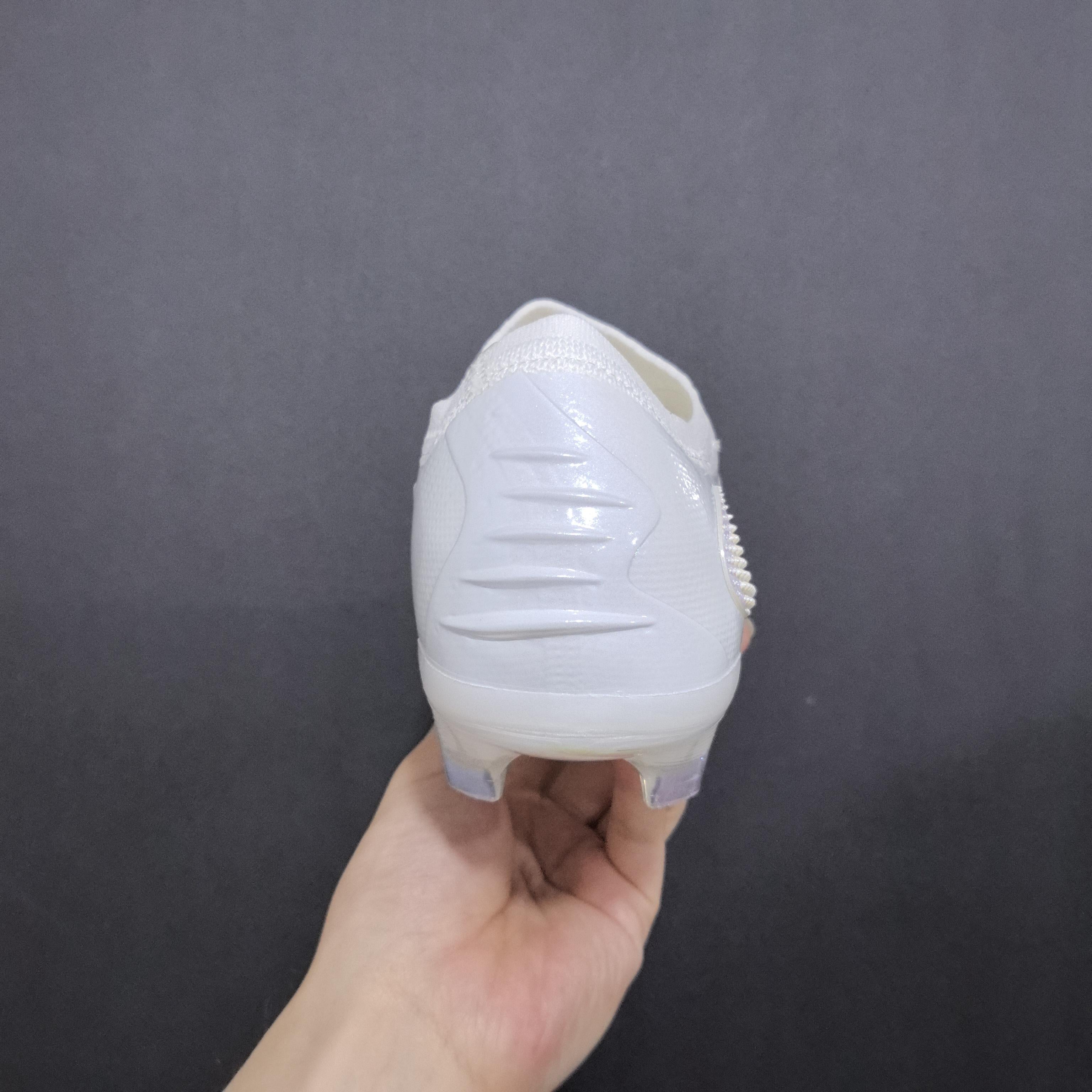 Chuteira Campo Nike Phantom GX 6 FG Elite + Brindes