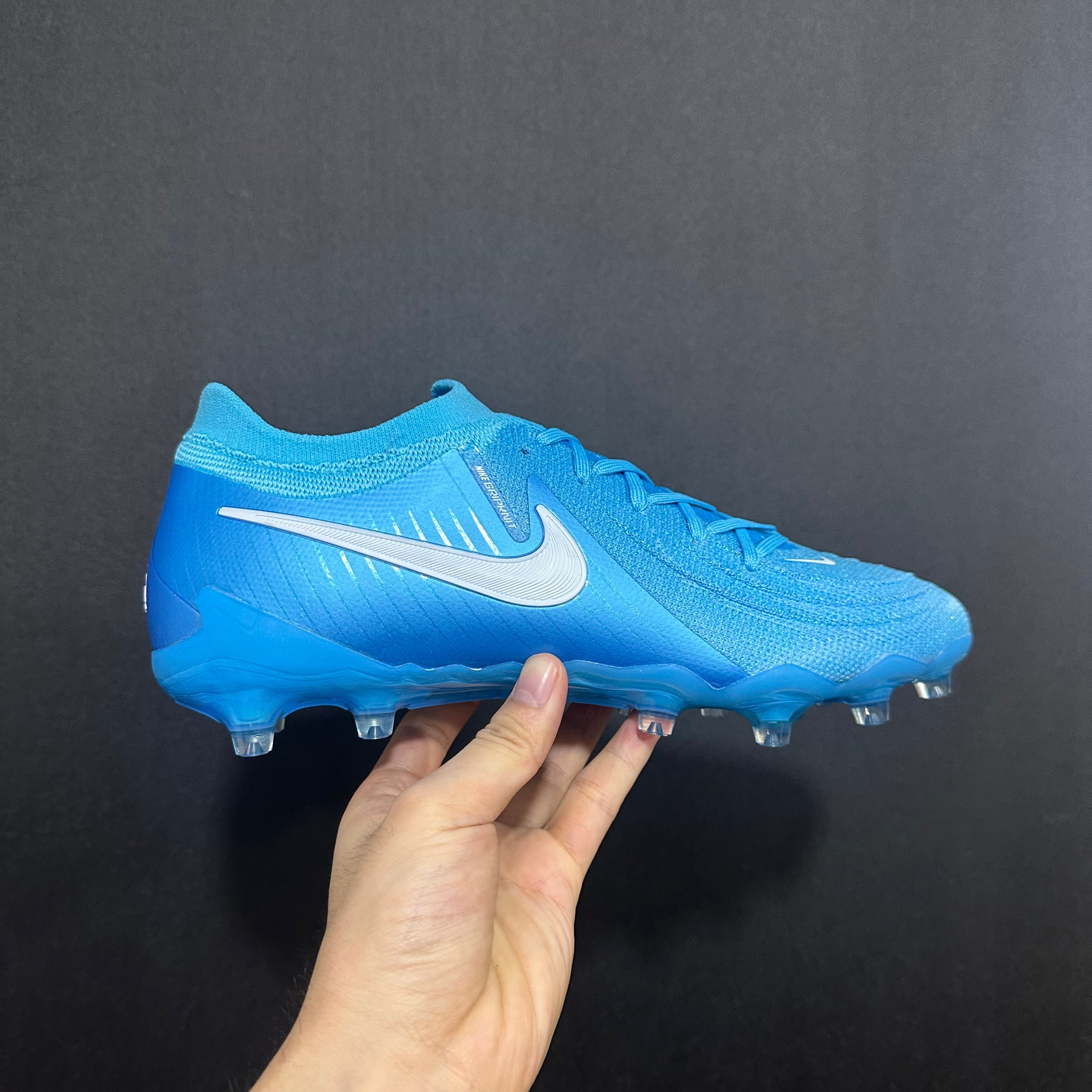 Chuteira Campo Nike Phantom Luna 2 AG Elite + Brindes