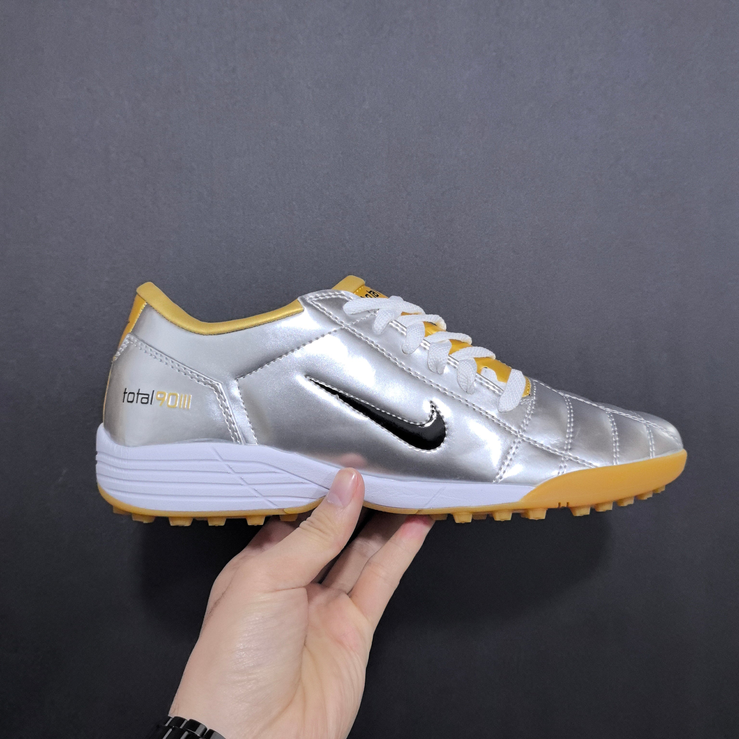 Chuteira Society Nike Total 90 TF + Brindes