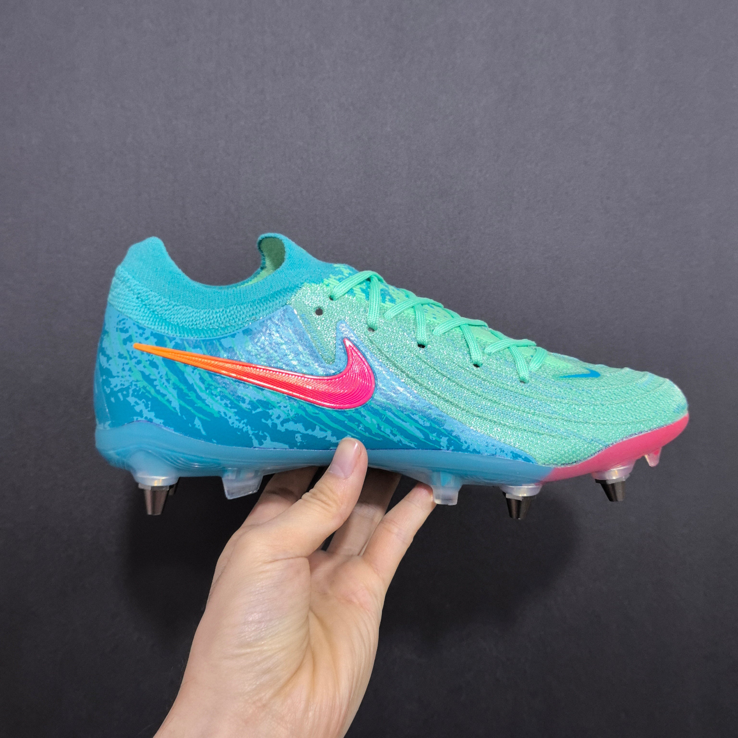 Chuteira Campo Nike Phantom Luna 2 SG Elite + Brindes