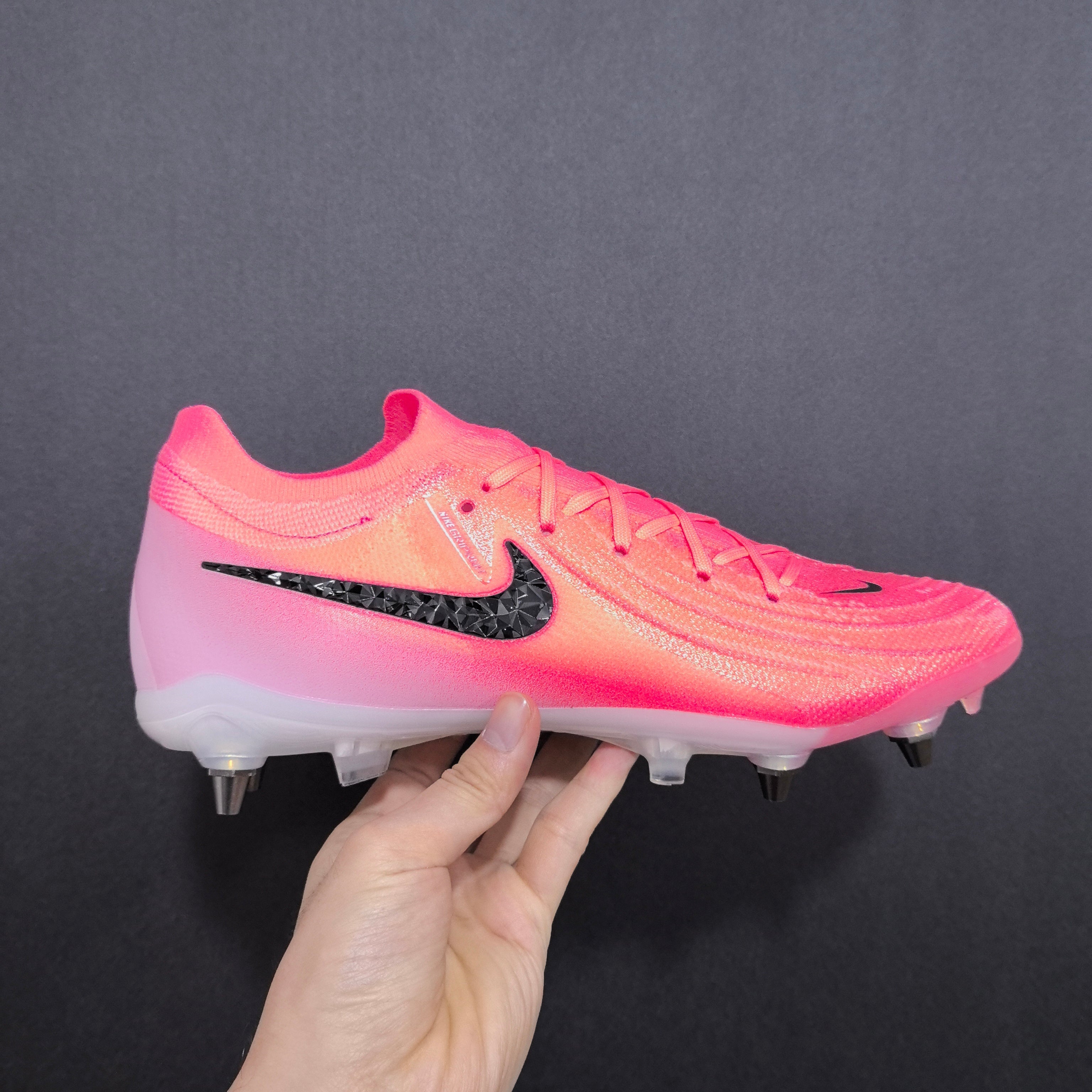 Chuteira Campo Nike Phantom Luna 2 SG Elite + Brindes