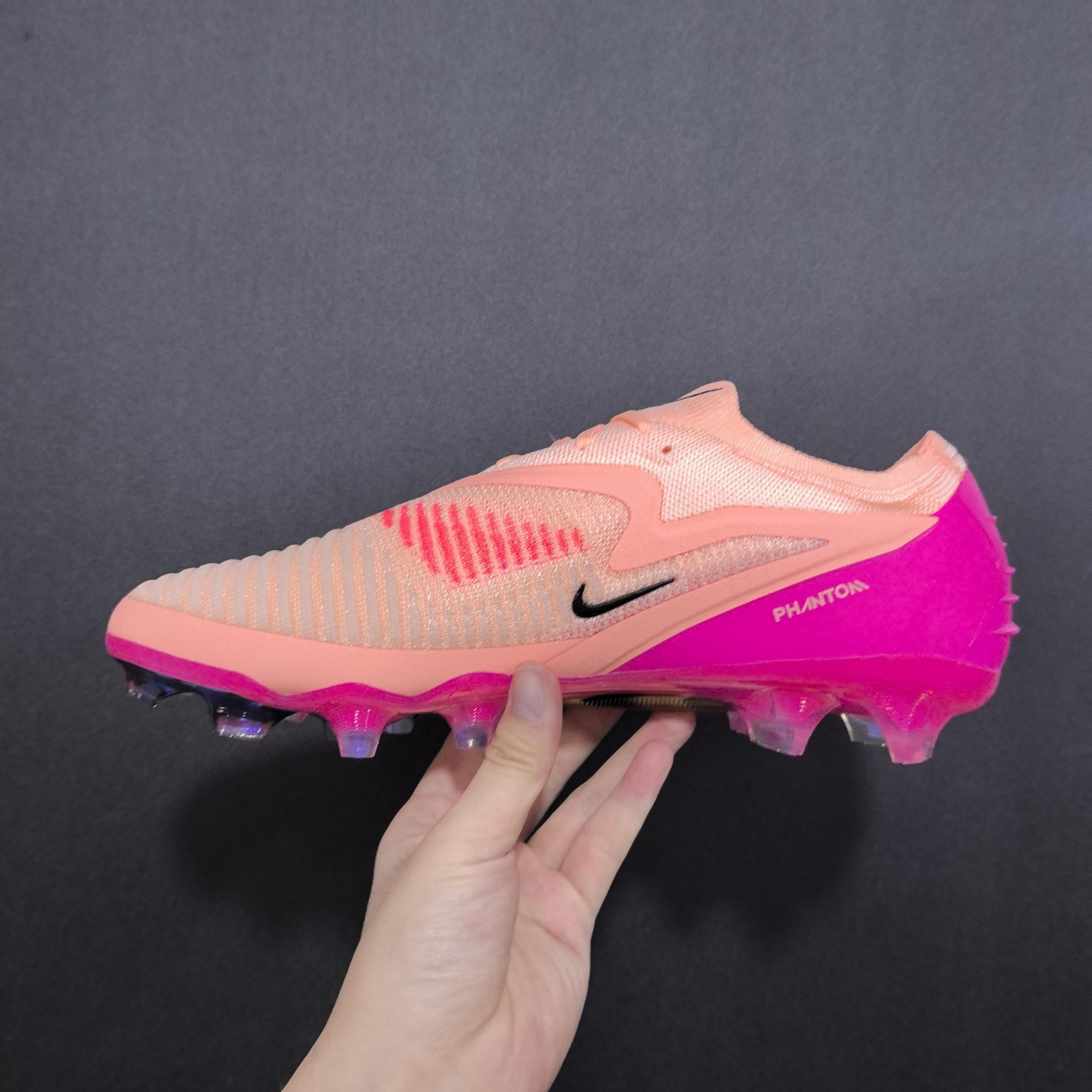 Chuteira Campo Nike Phantom GX 6 FG Elite + Brindes